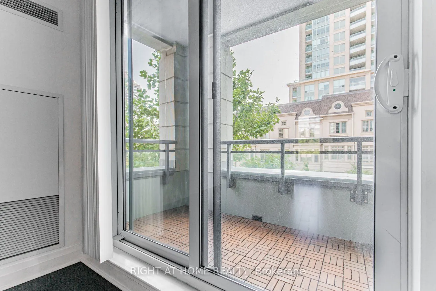 17 Kenaston Gardens, #203