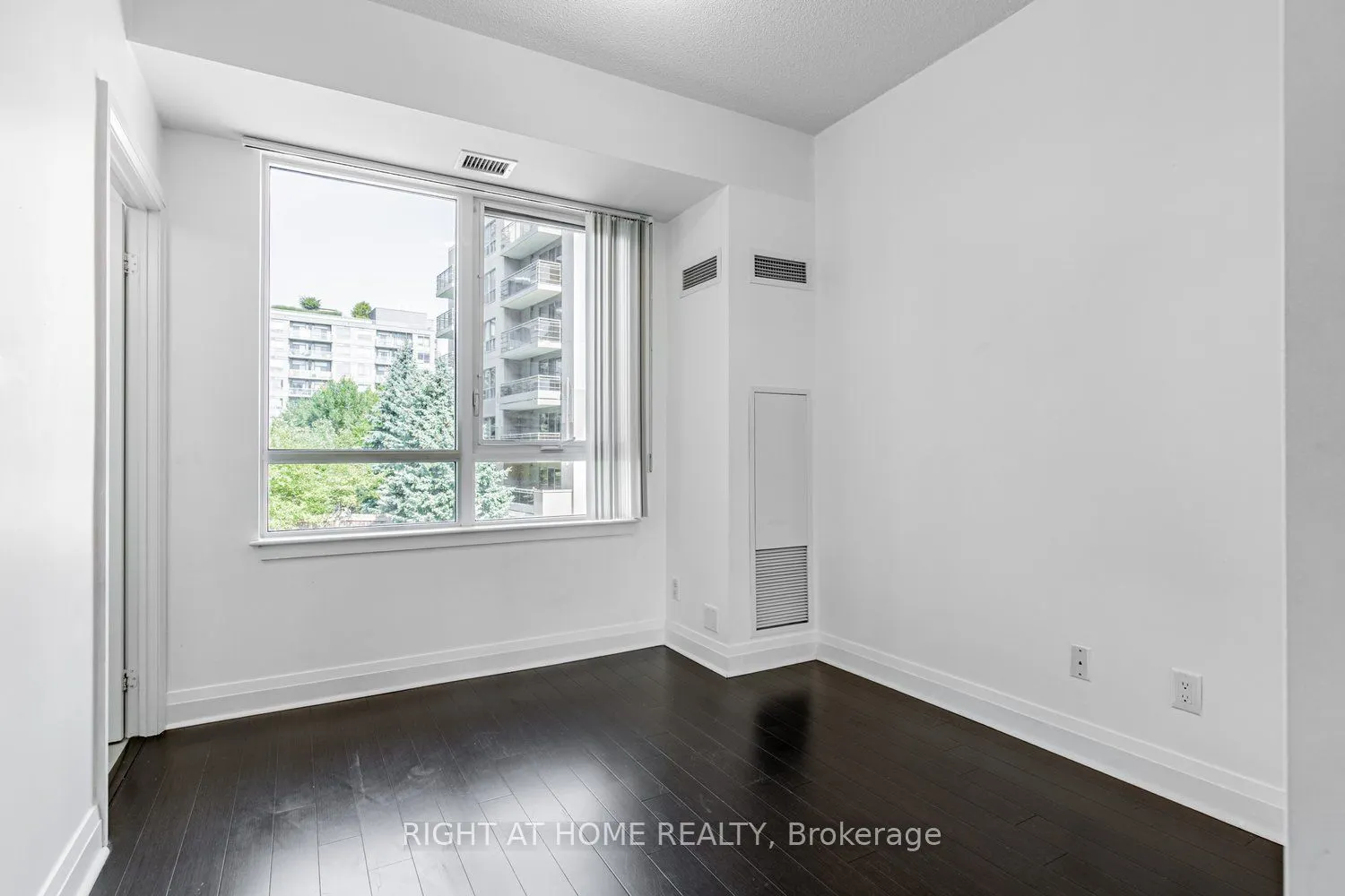 17 Kenaston Gardens, #203