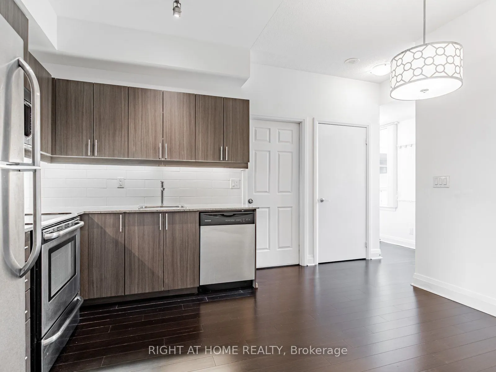 17 Kenaston Gardens, #203