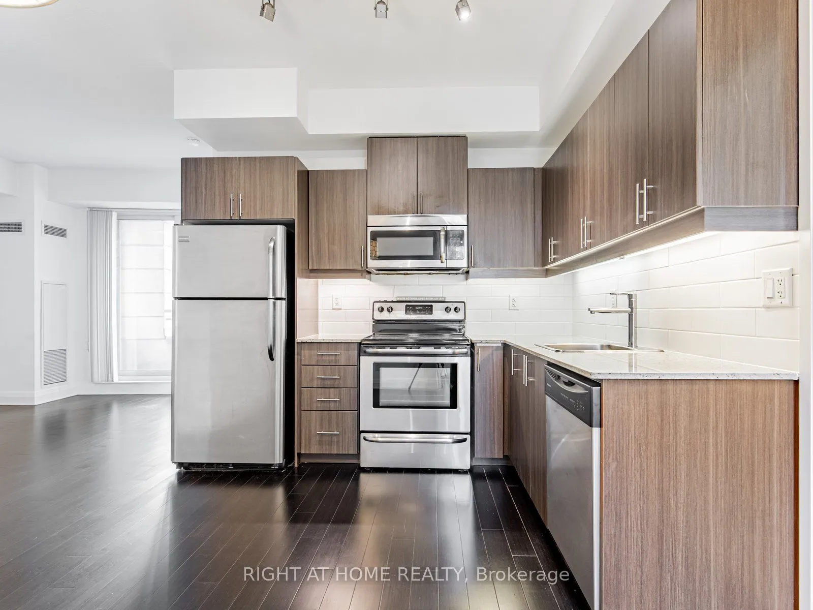 17 Kenaston Gardens, #203