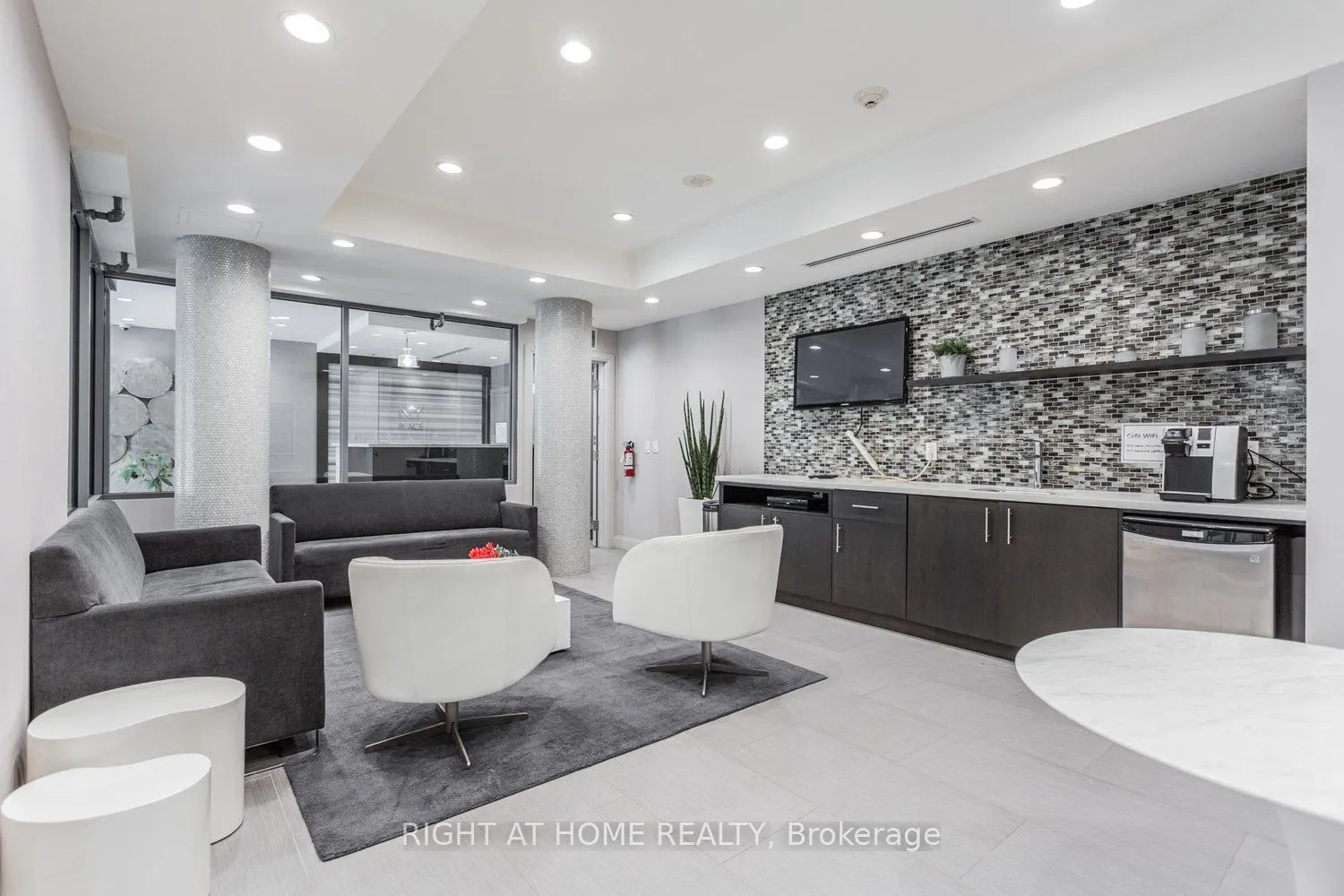 17 Kenaston Gardens, #203