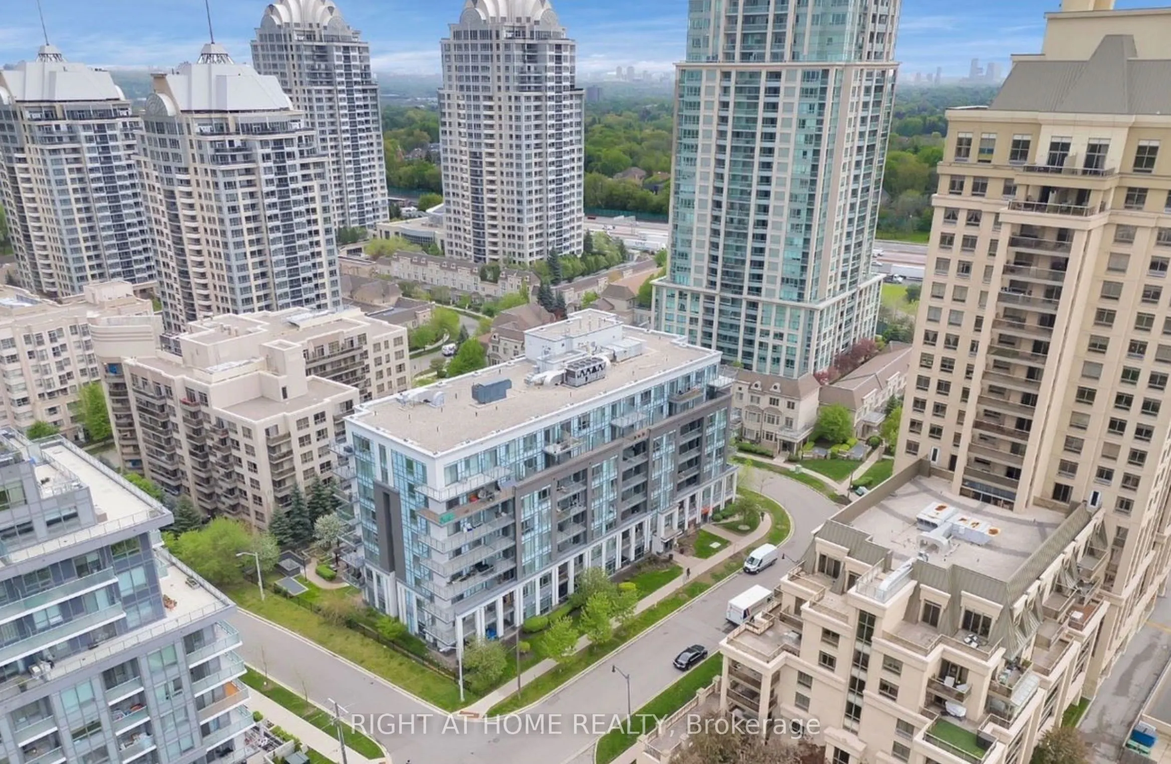 17 Kenaston Gardens, #203
