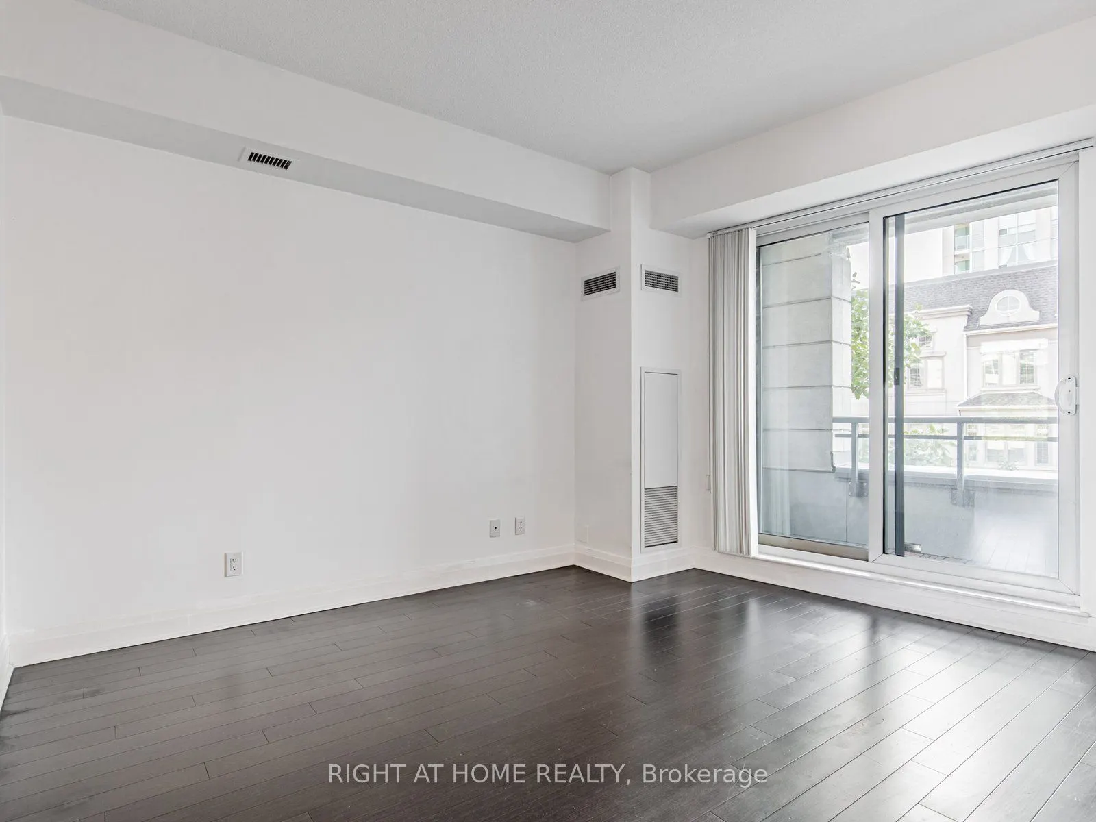 17 Kenaston Gardens, #203