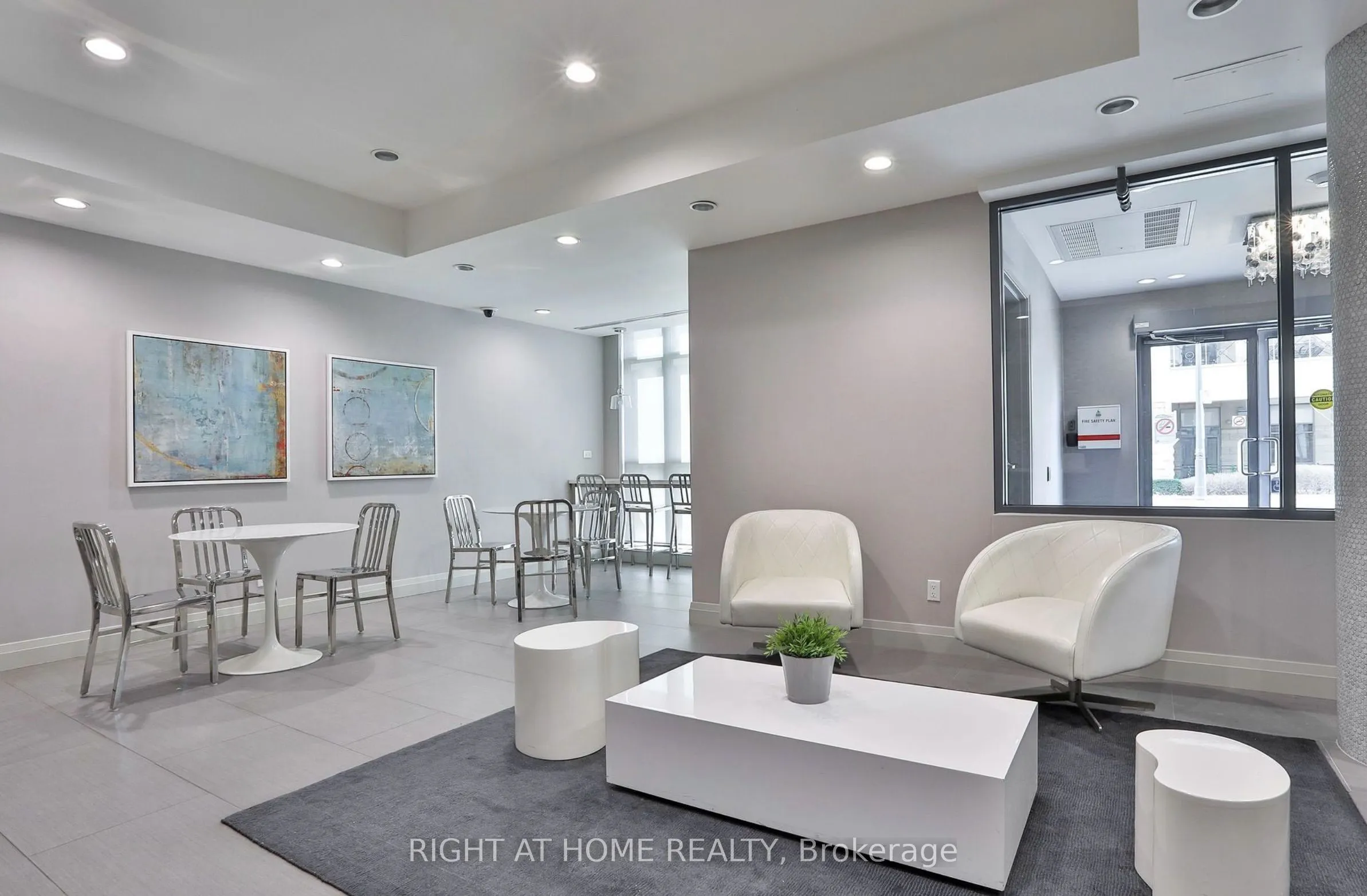 17 Kenaston Gardens, #203