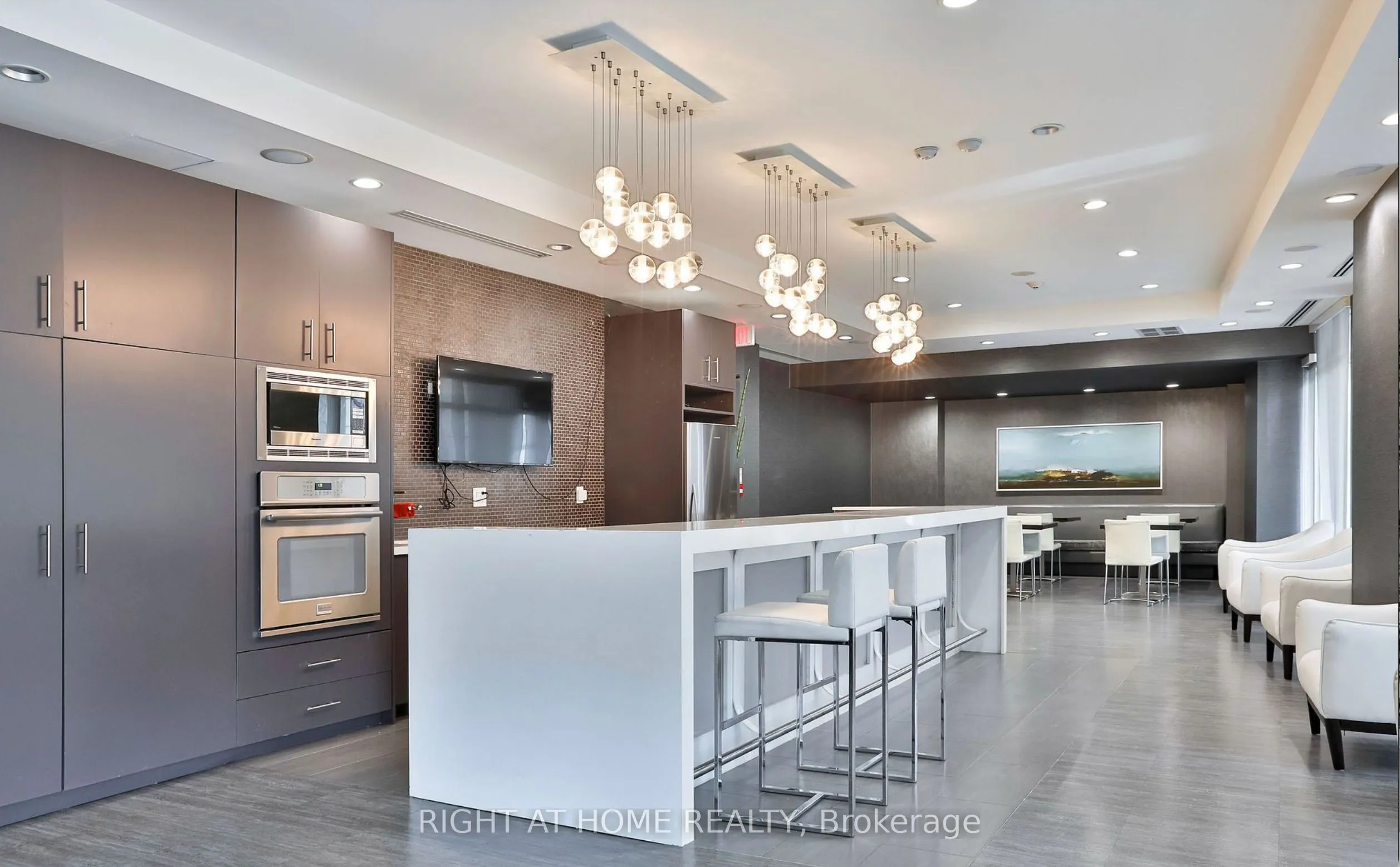 17 Kenaston Gardens, #203
