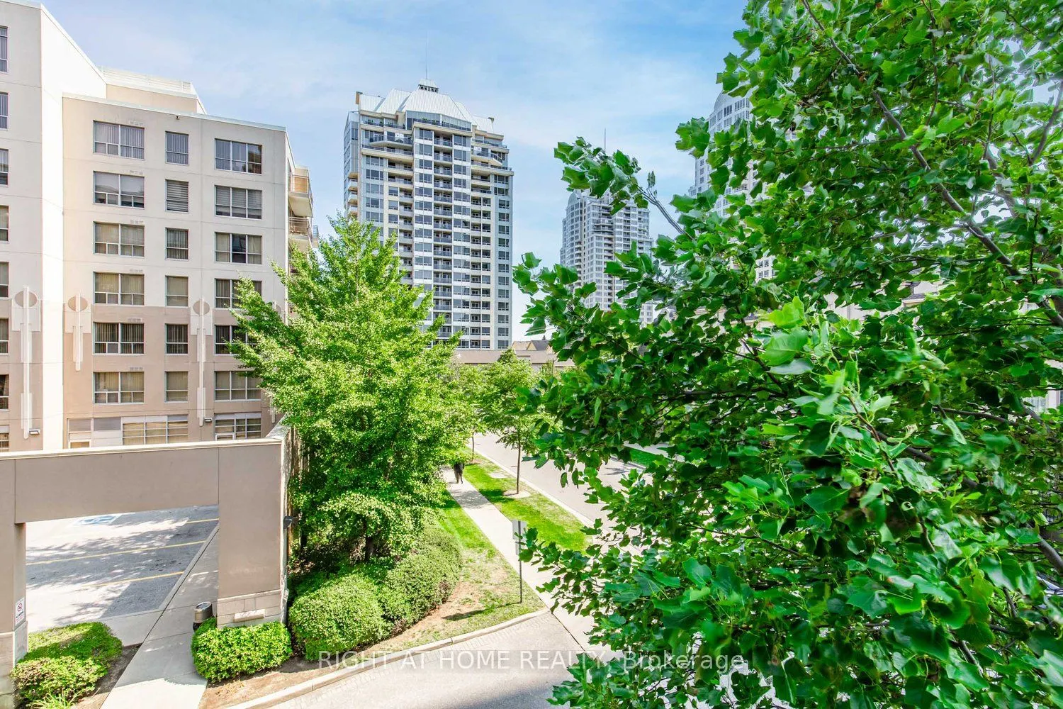 17 Kenaston Gardens, #203