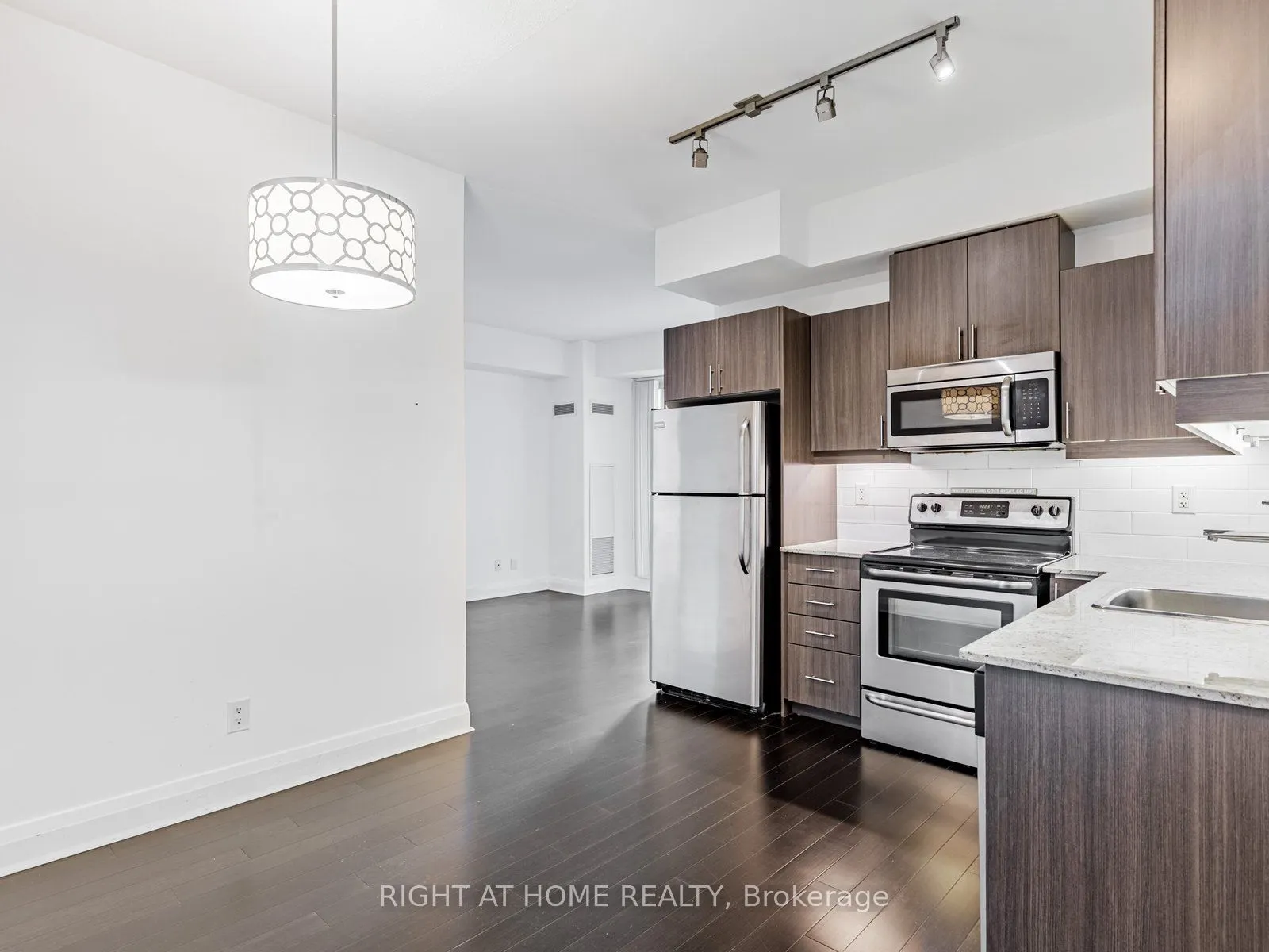 17 Kenaston Gardens, #203