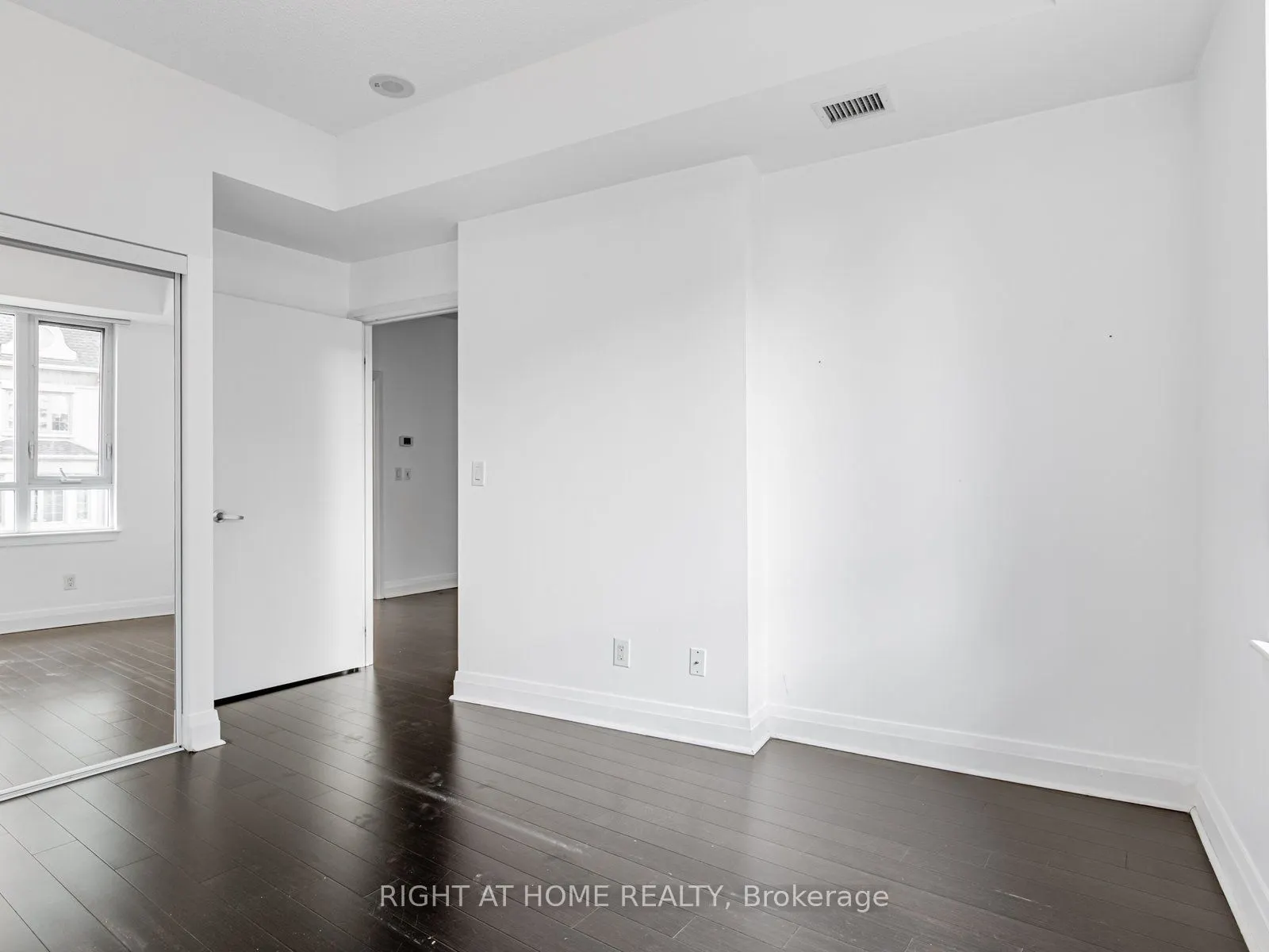 17 Kenaston Gardens, #203
