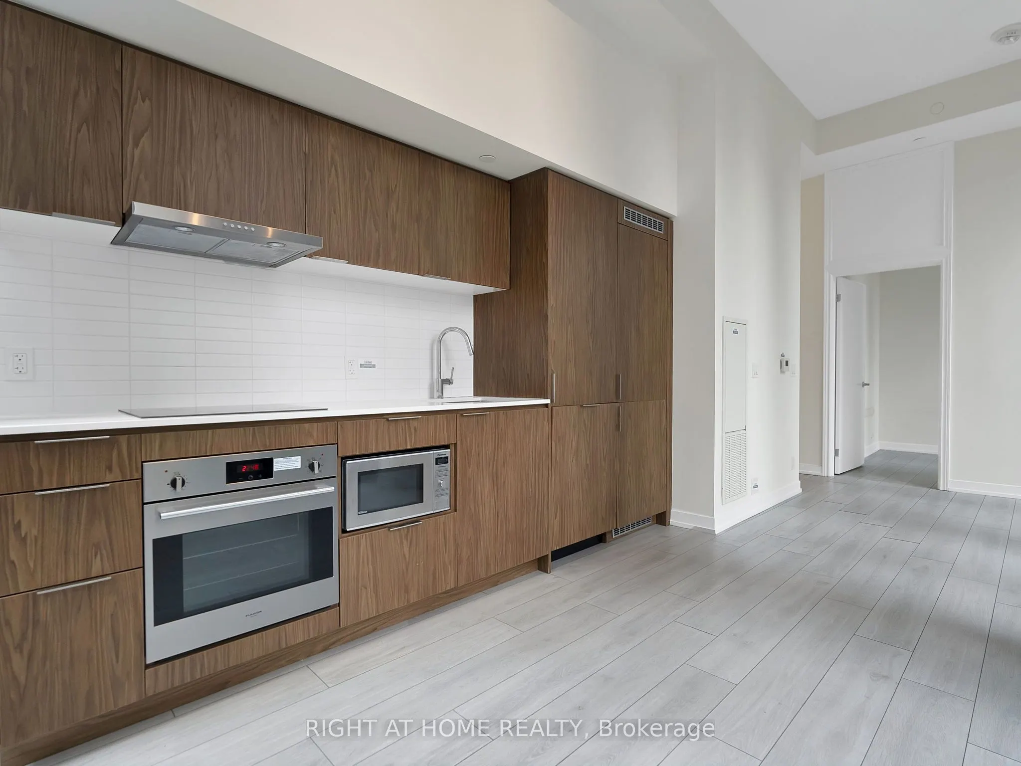 60 Shuter Street, #506