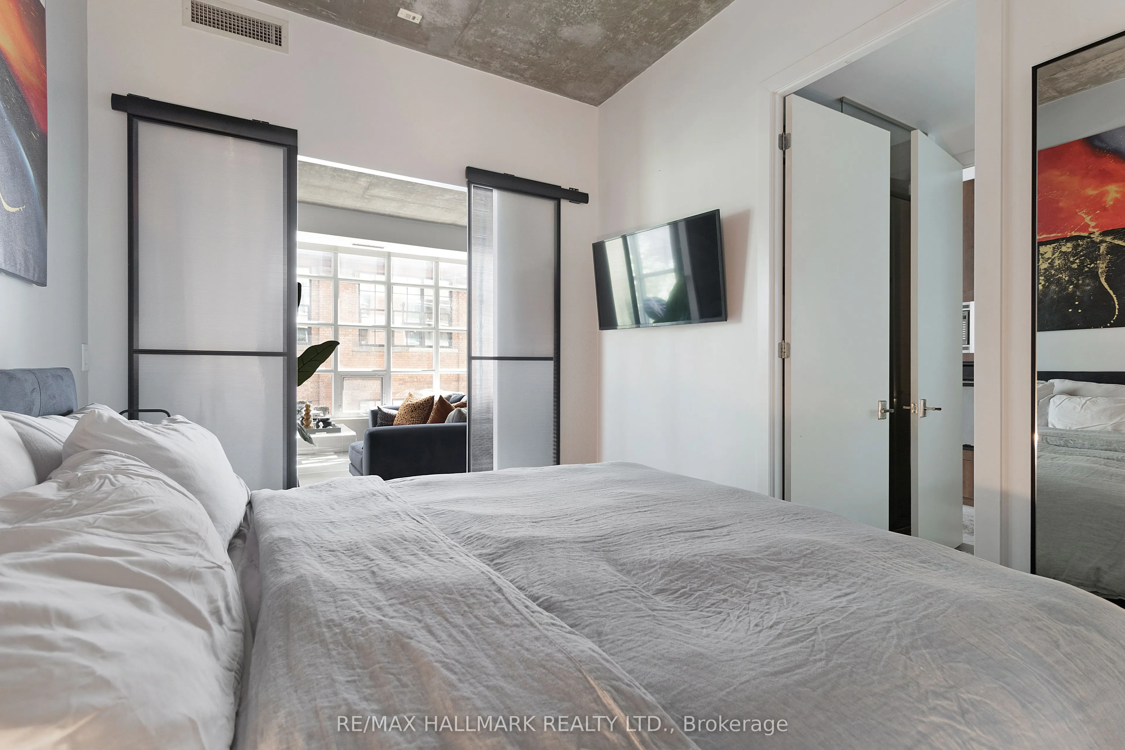 23 Brant Street, #412