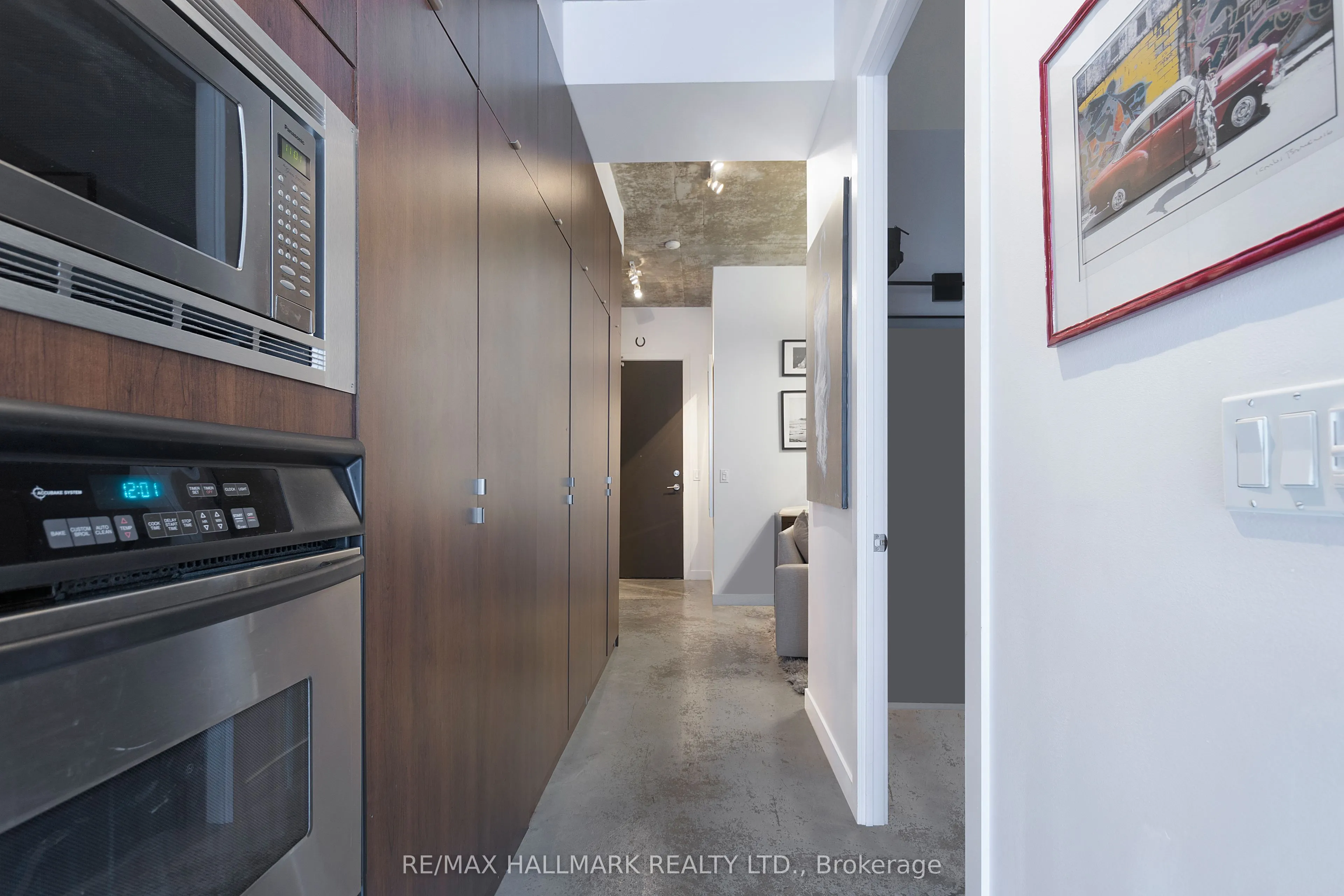 23 Brant Street, #412