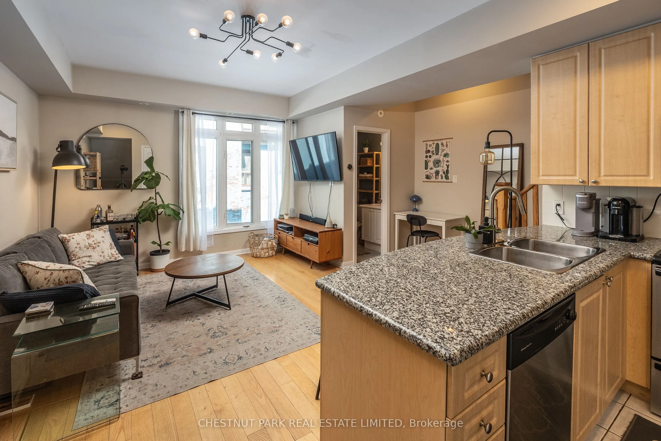 98 Carr Street, #11