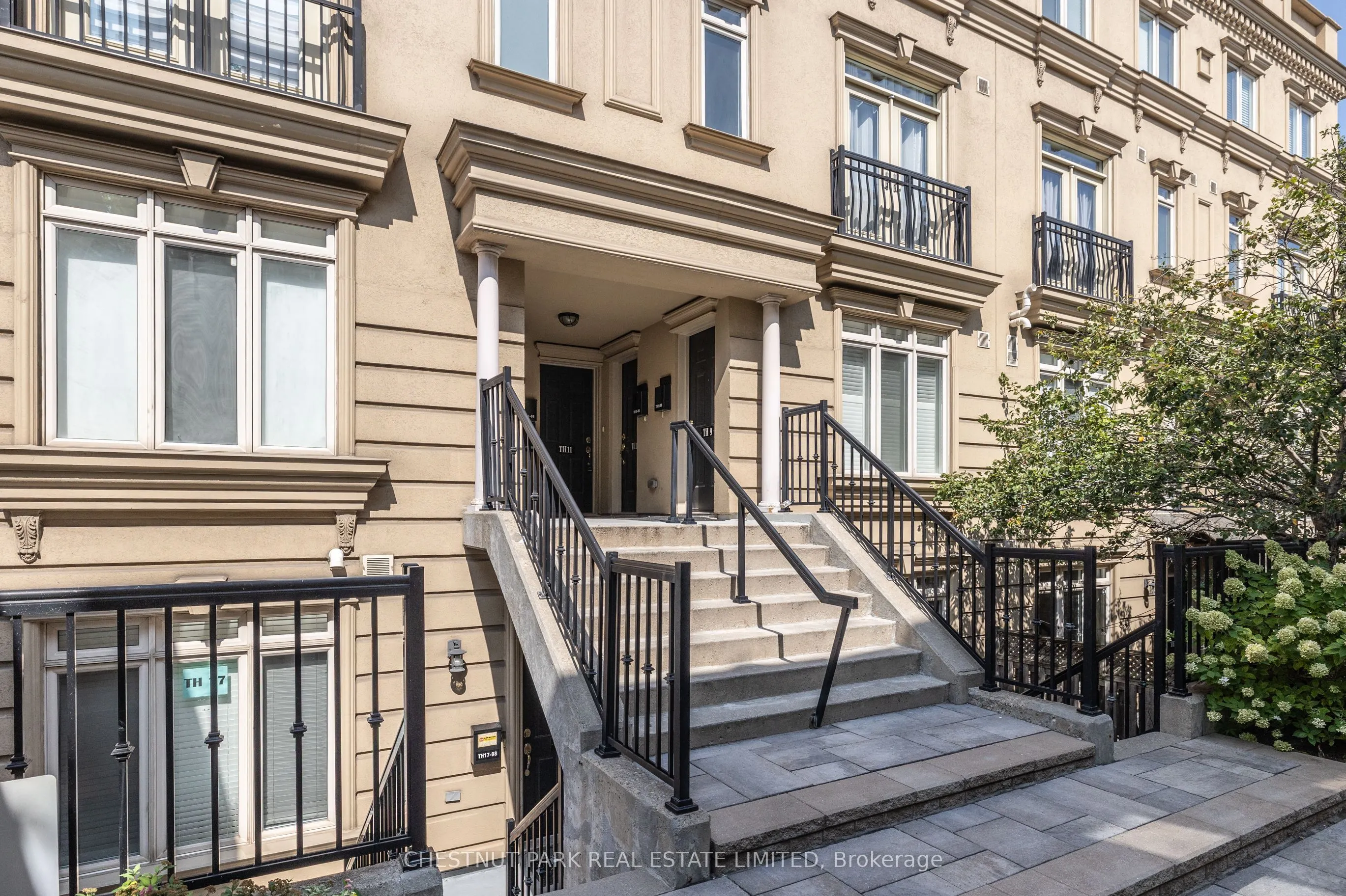 98 Carr Street, #11