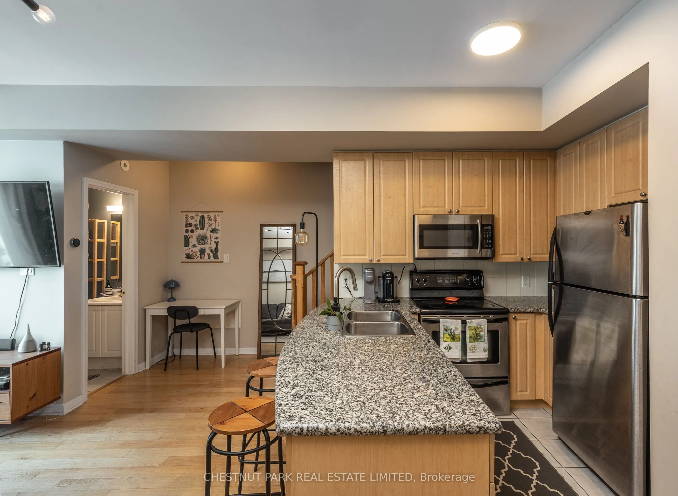 98 Carr Street, #11