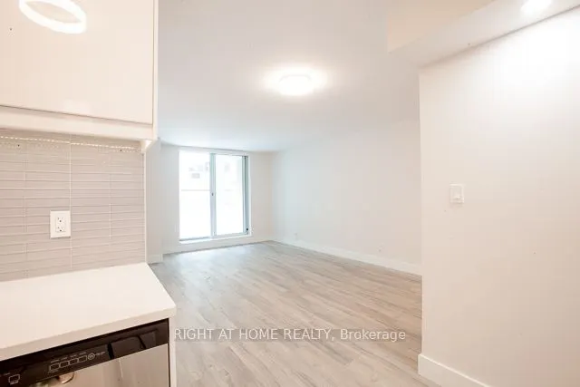 398 EGLINTON Avenue E, #306