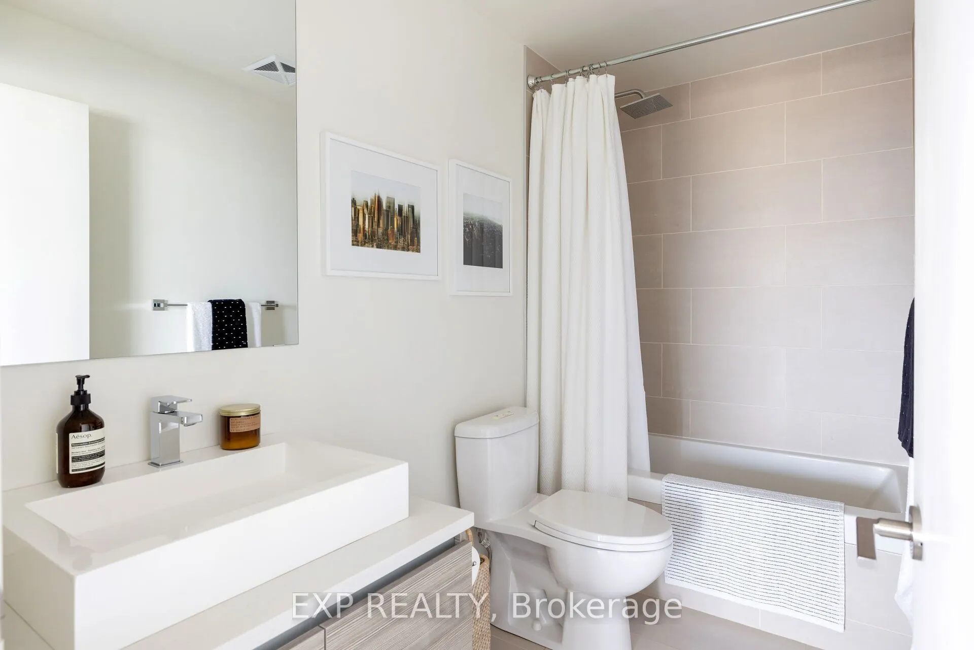 111 Bathurst Street, #1407