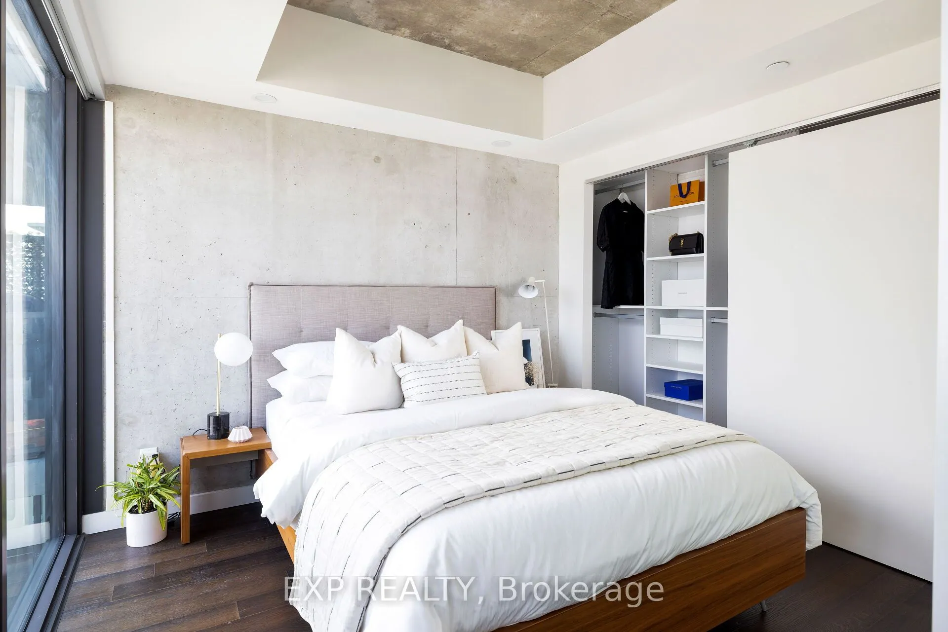 111 Bathurst Street, #1407