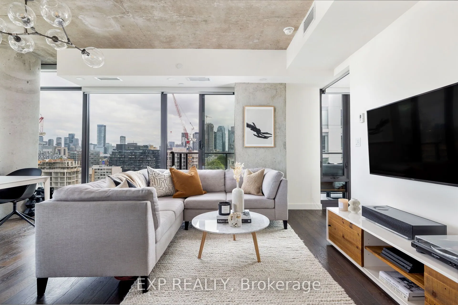 111 Bathurst Street, #1407