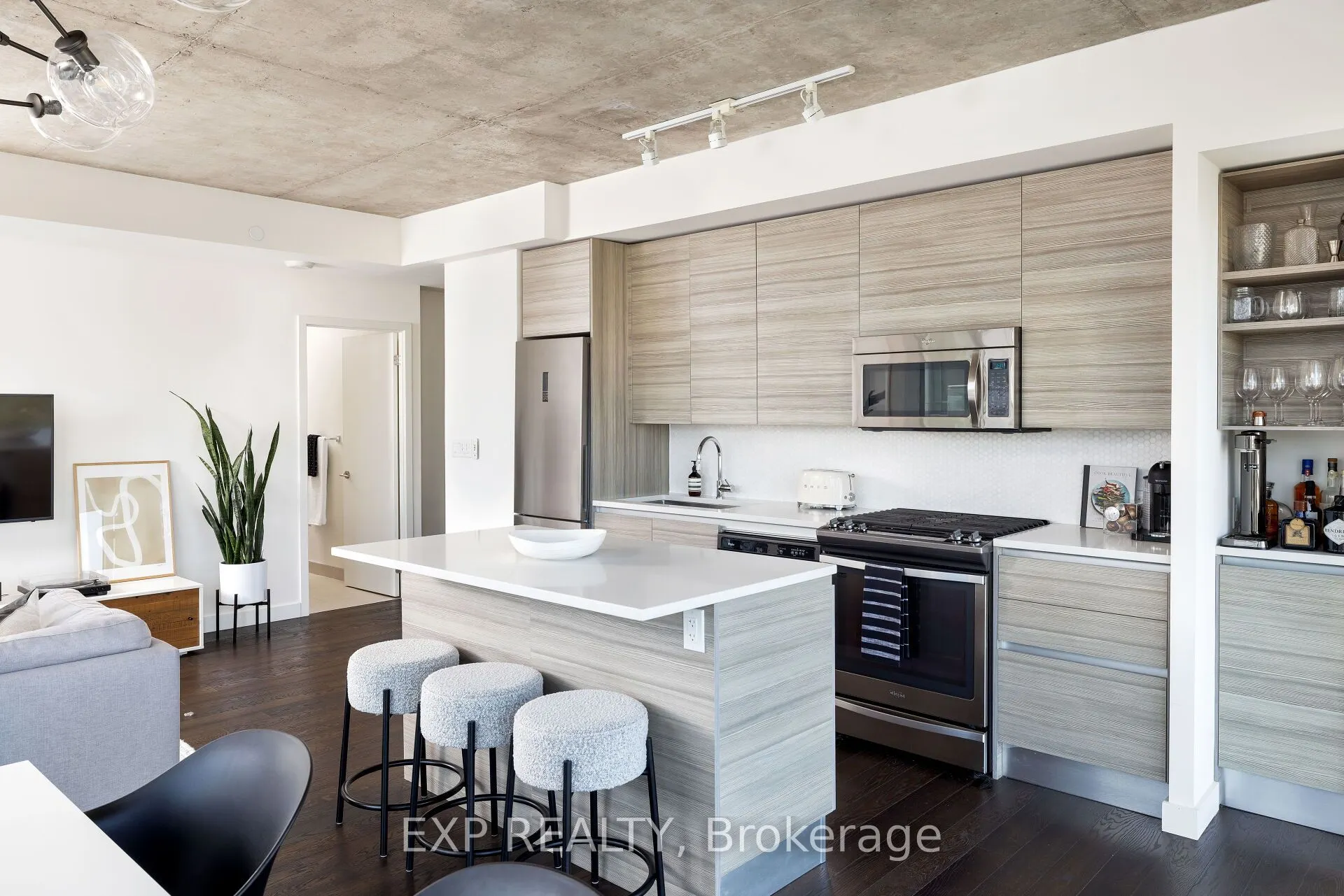 111 Bathurst Street, #1407