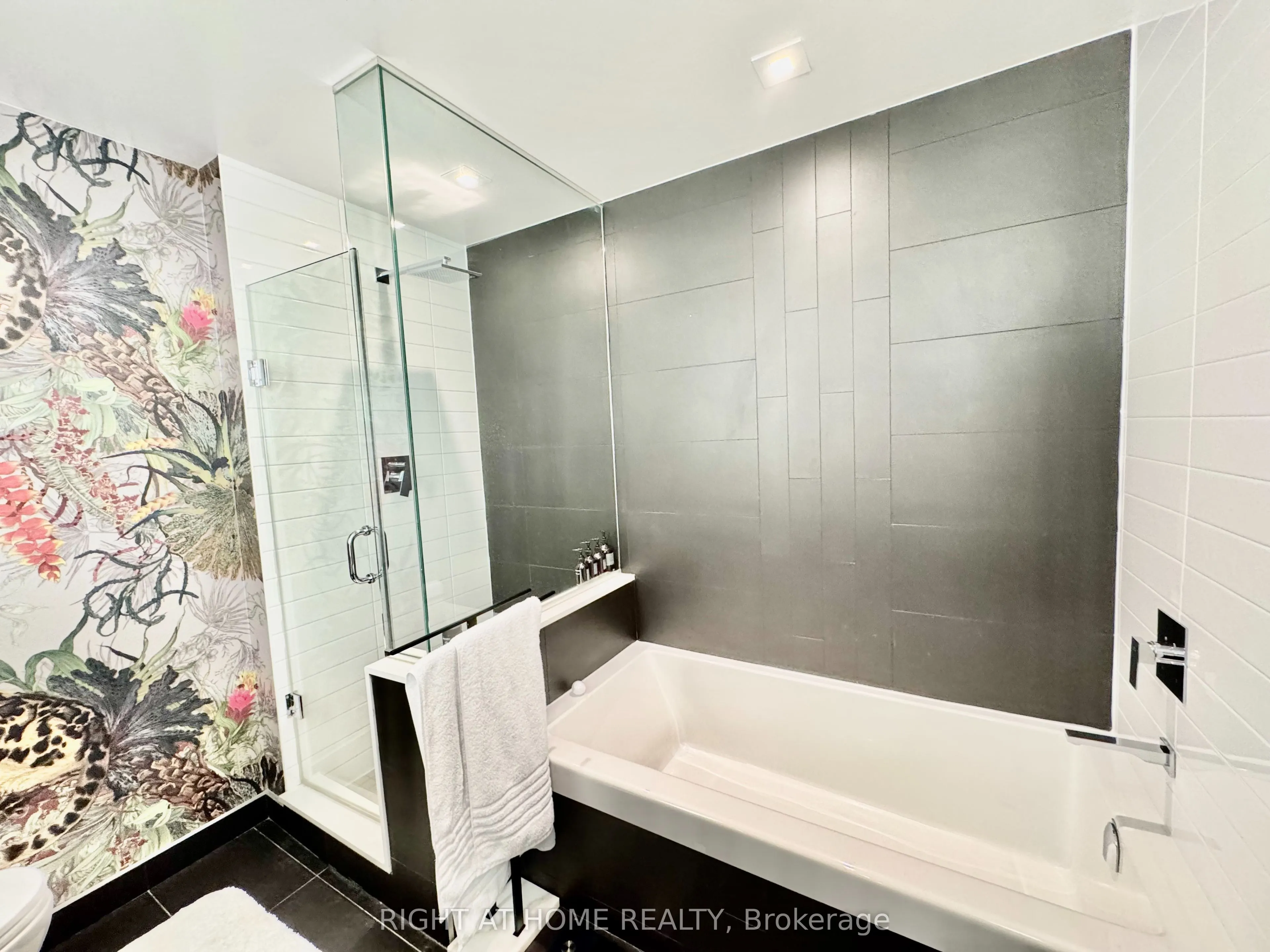 88 Scott Street, #5004