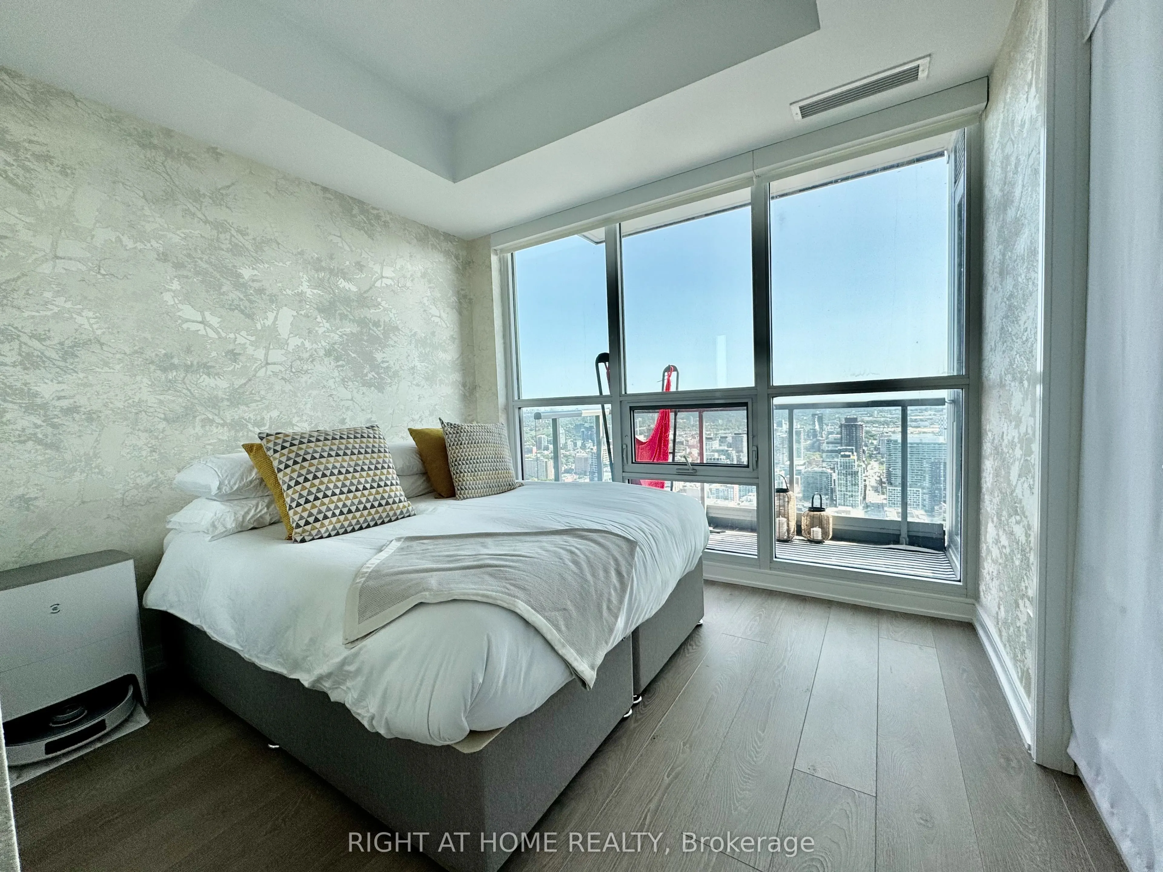88 Scott Street, #5004