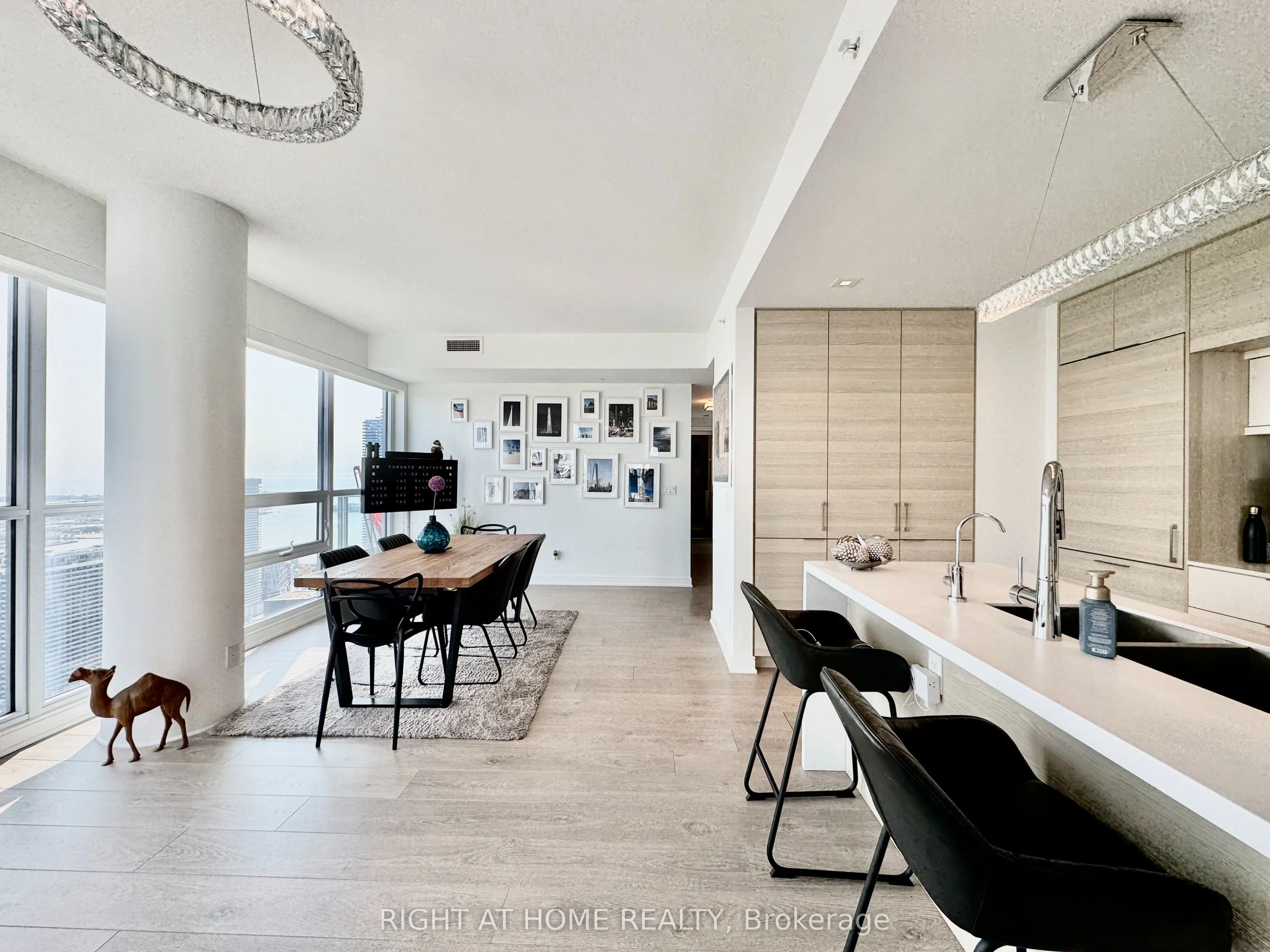 88 Scott Street, #5004