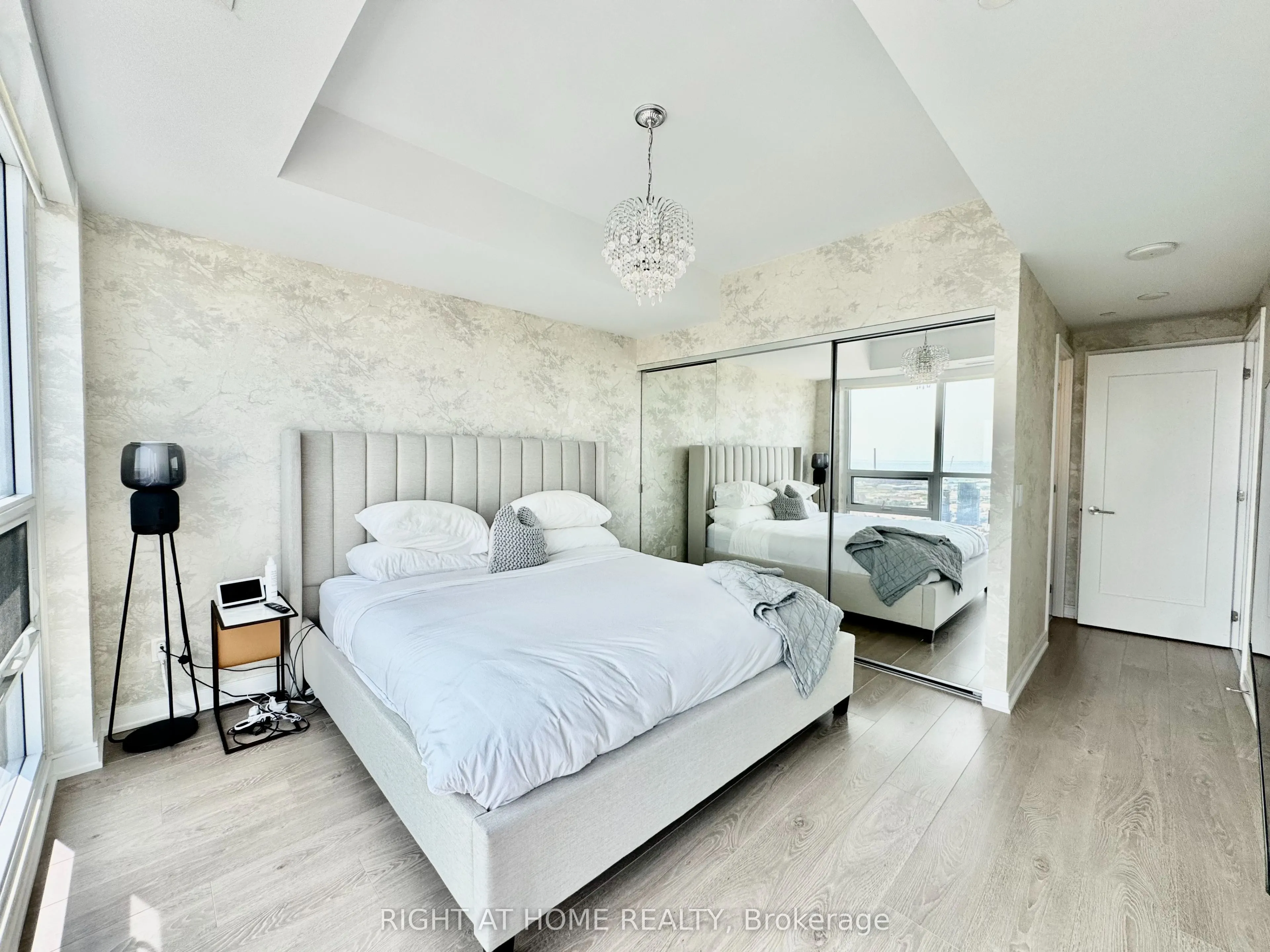 88 Scott Street, #5004