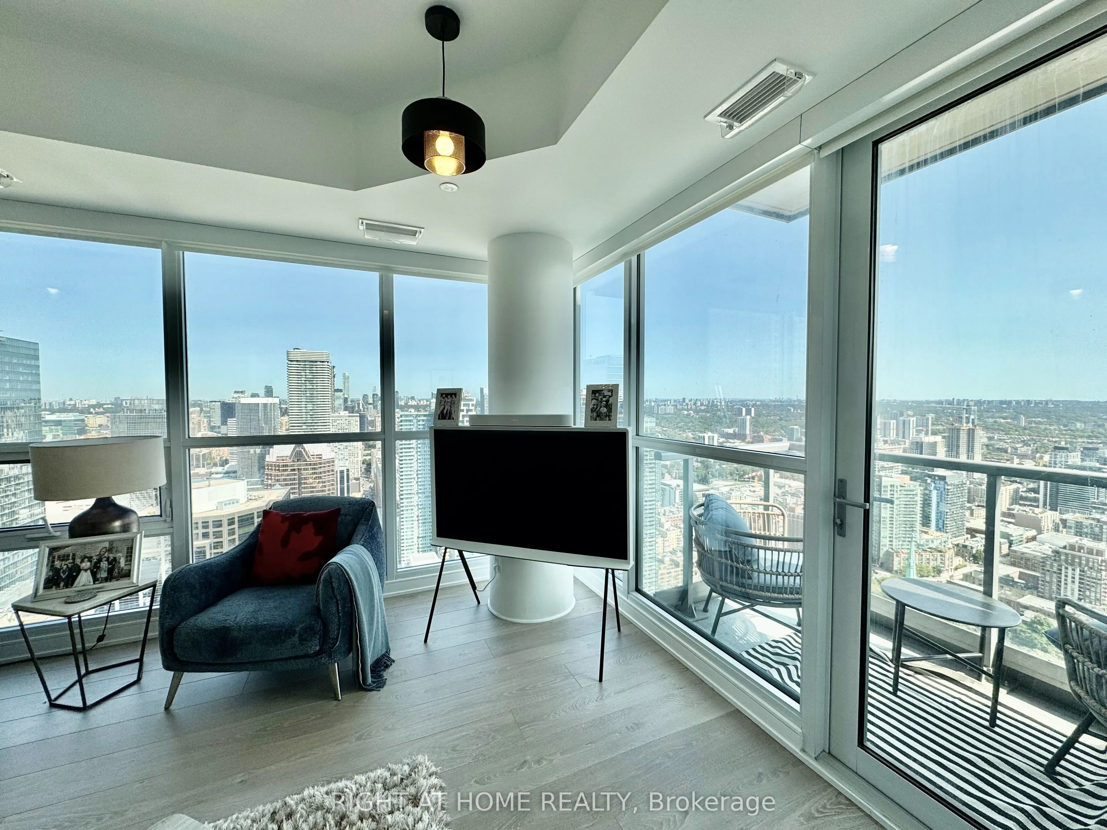 88 Scott Street, #5004