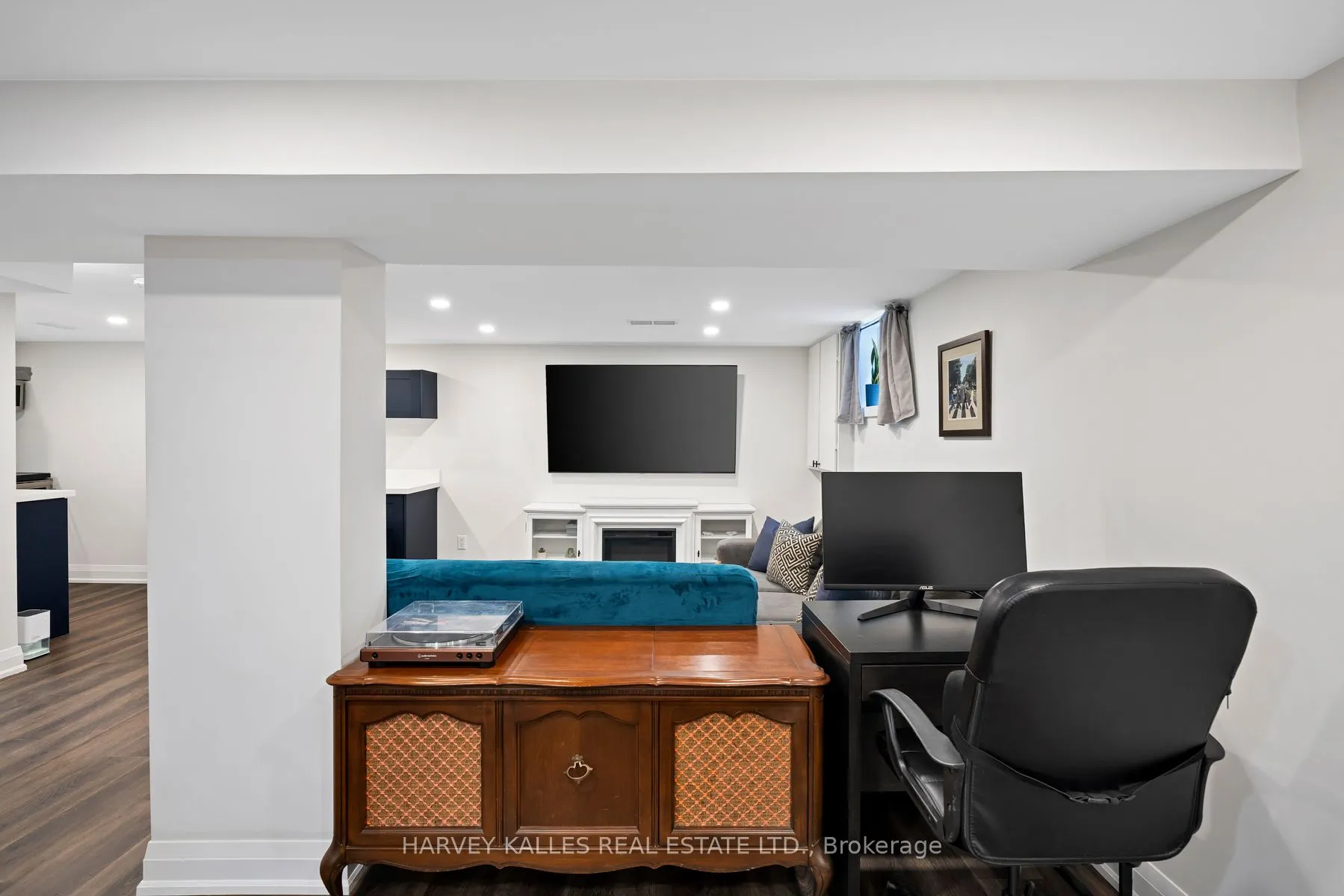 89 Charleswood Drive