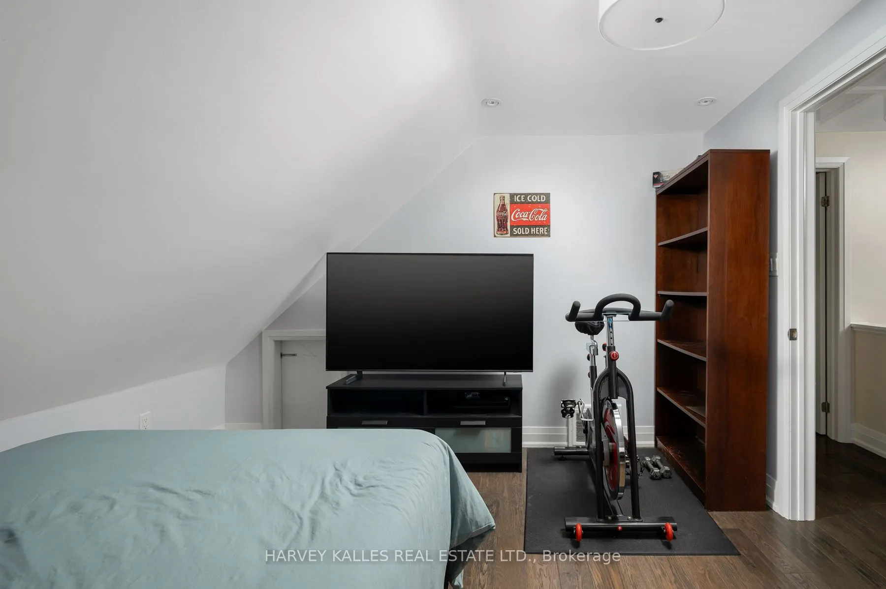 89 Charleswood Drive