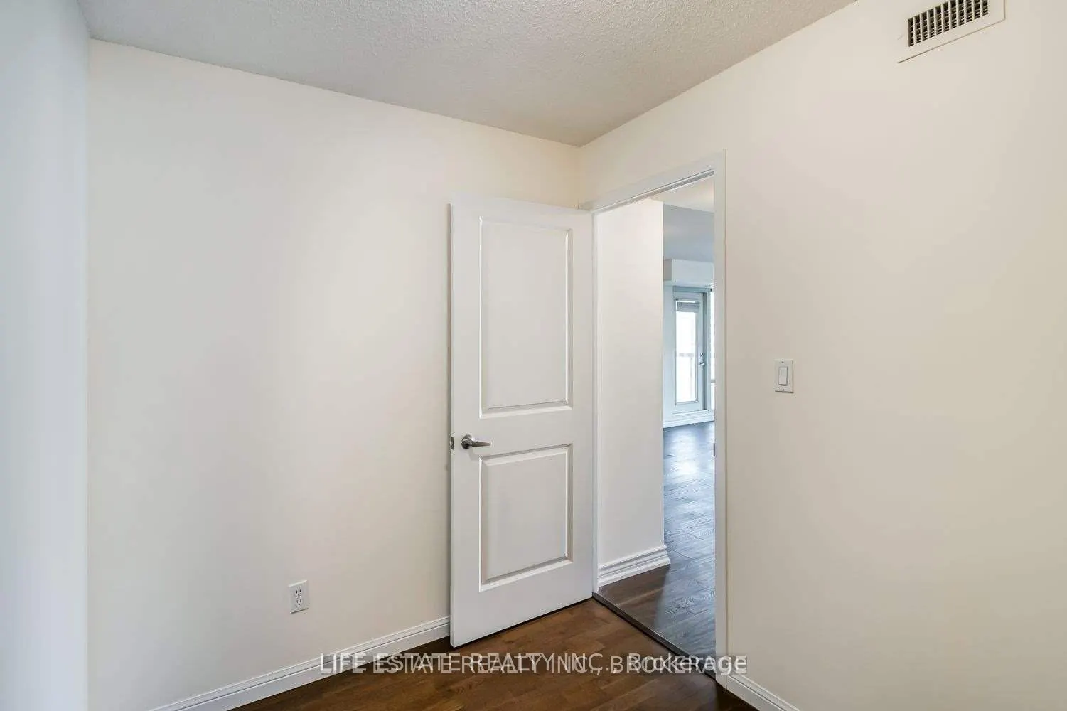 900 Mount Pleasant Road, #1204
