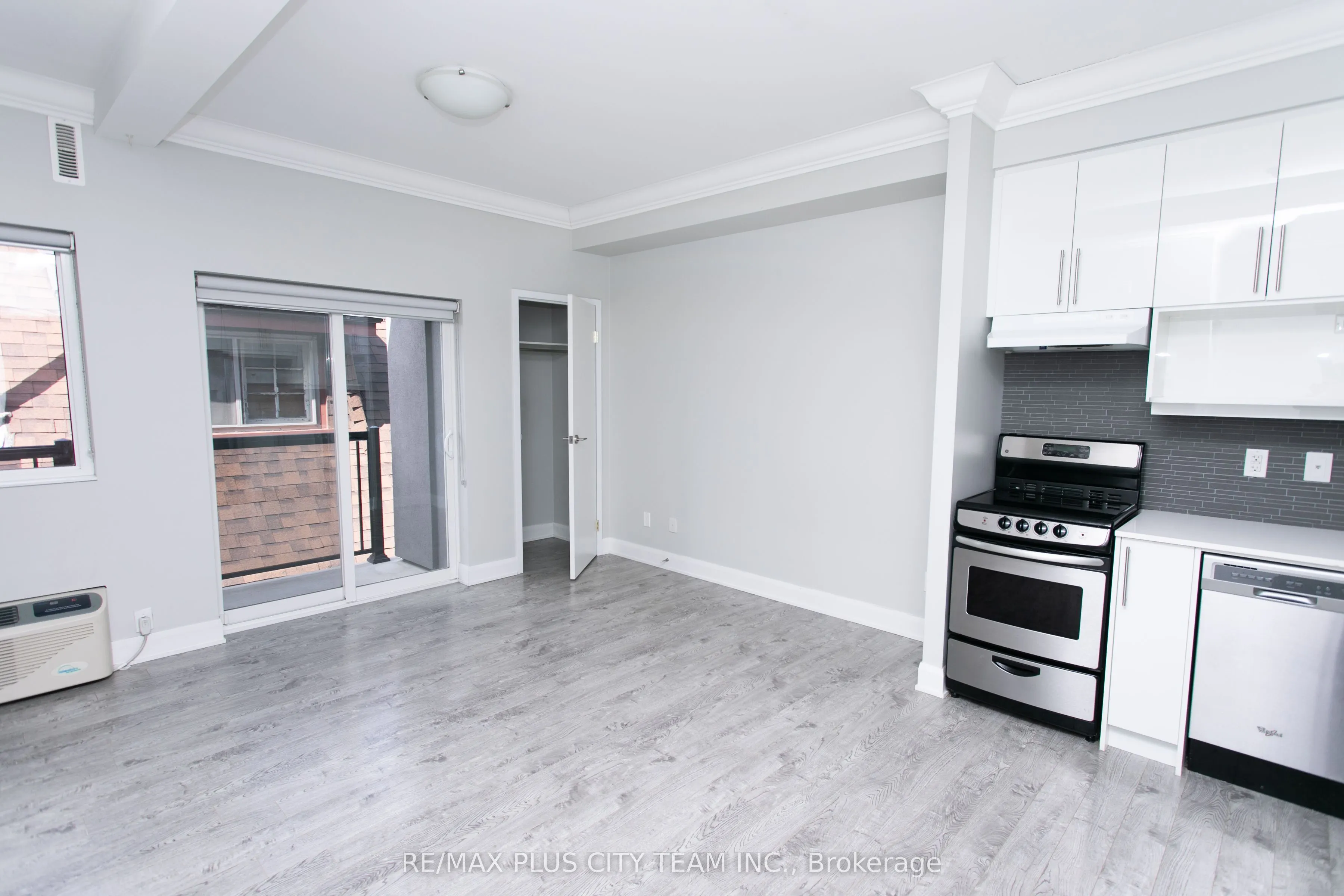 686 Bathurst Street, #302