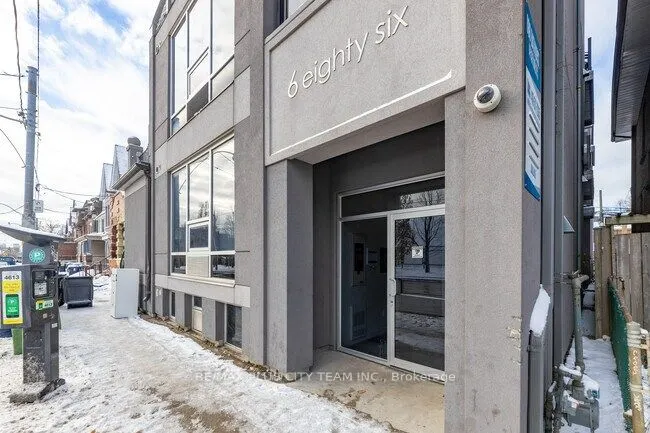 686 Bathurst Street, #302