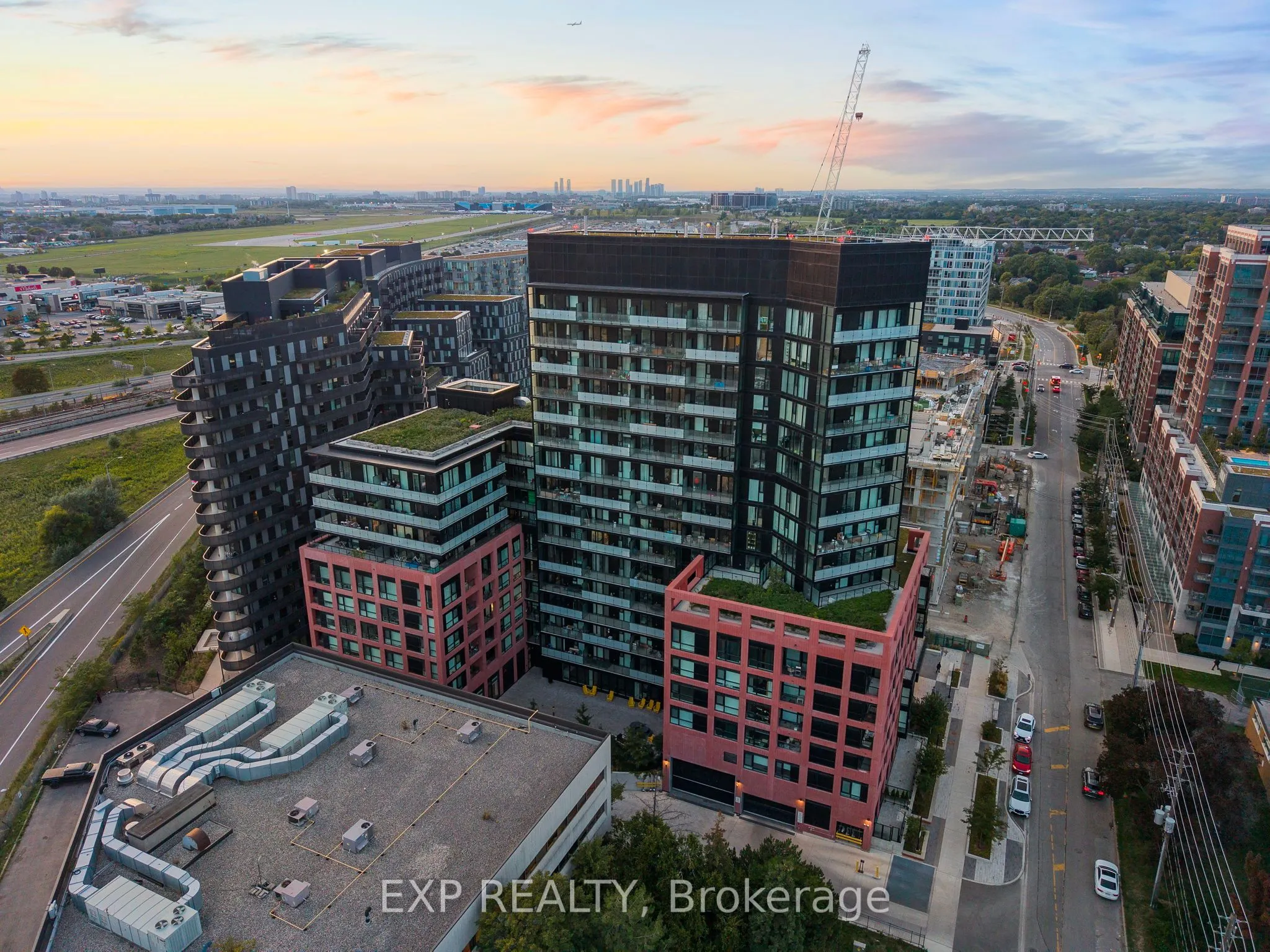 8 TIPPETT Road, #1605