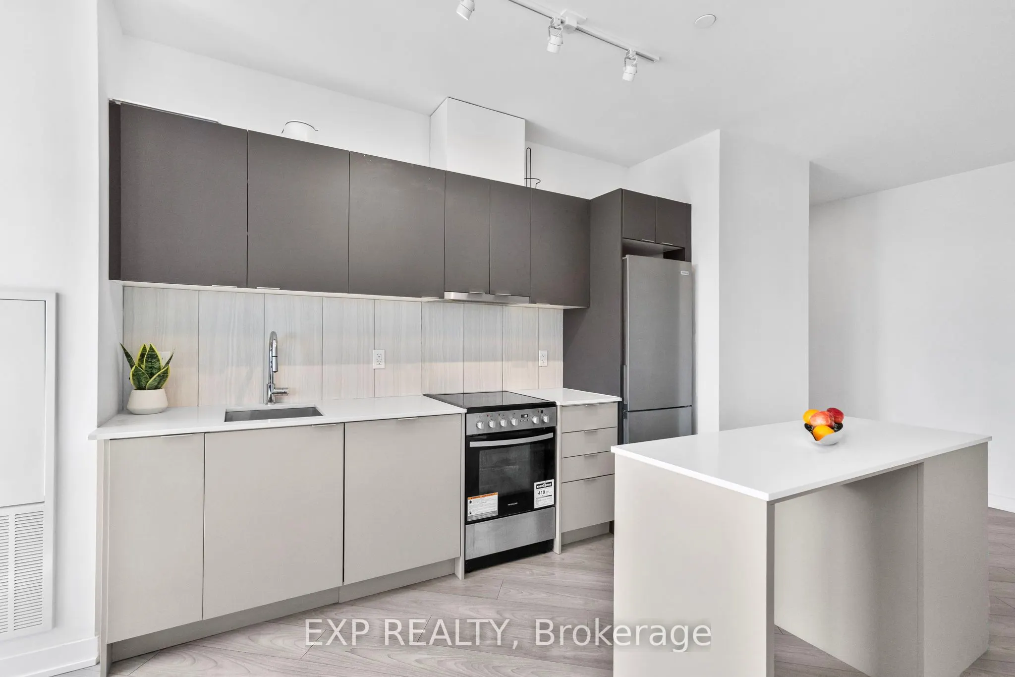 8 TIPPETT Road, #1605