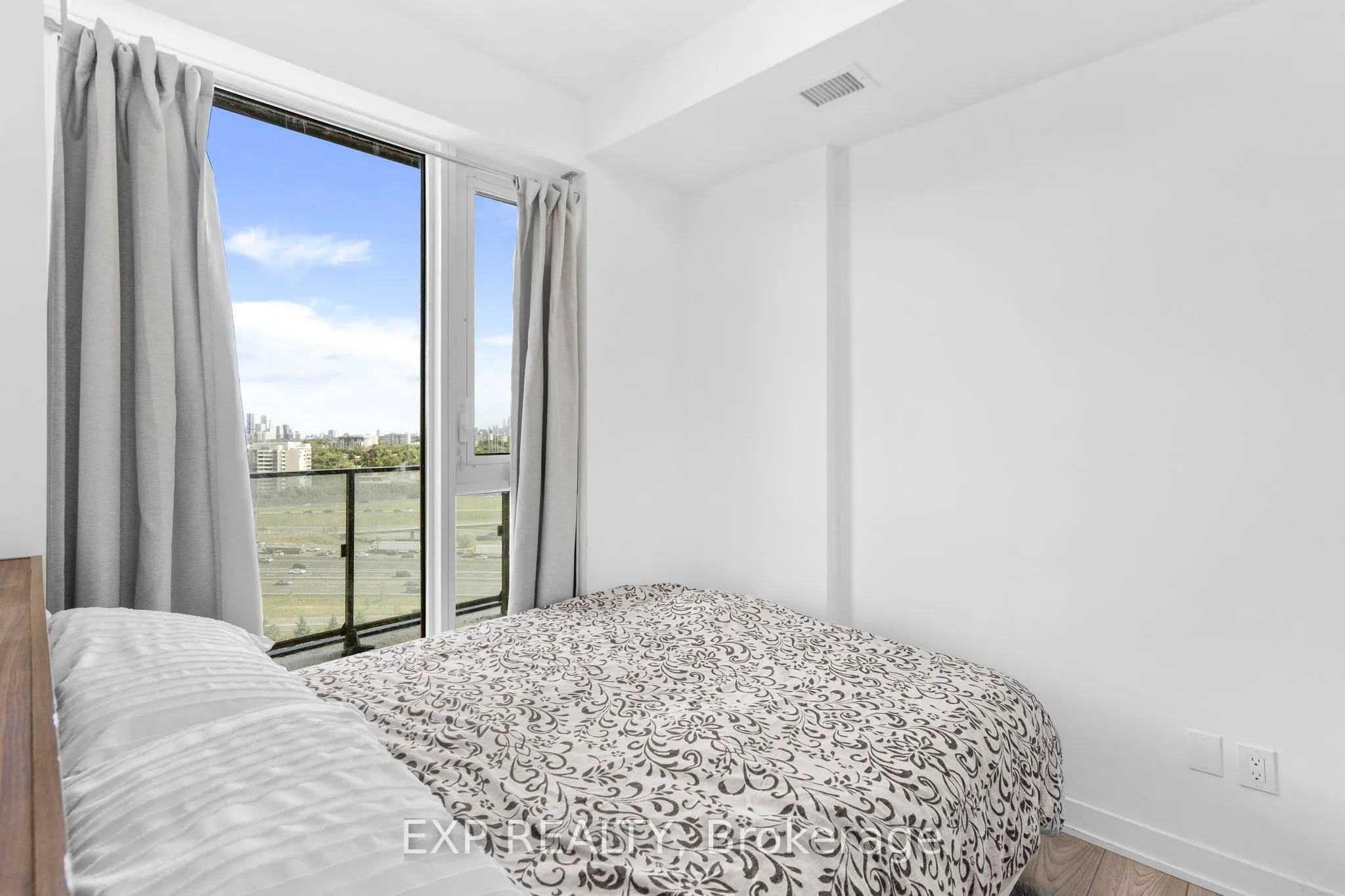 8 TIPPETT Road, #1605
