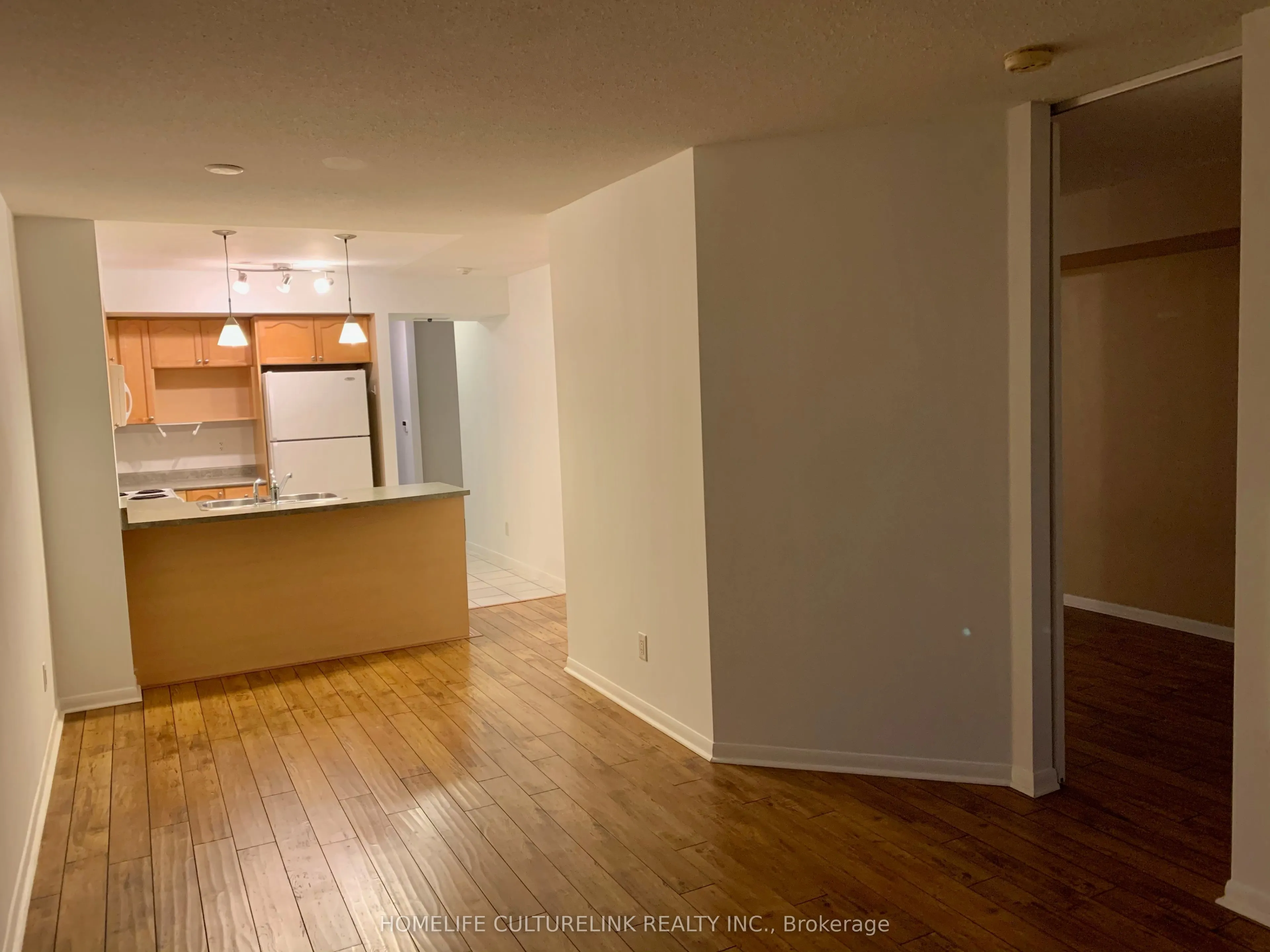 18 Yonge Street, #907