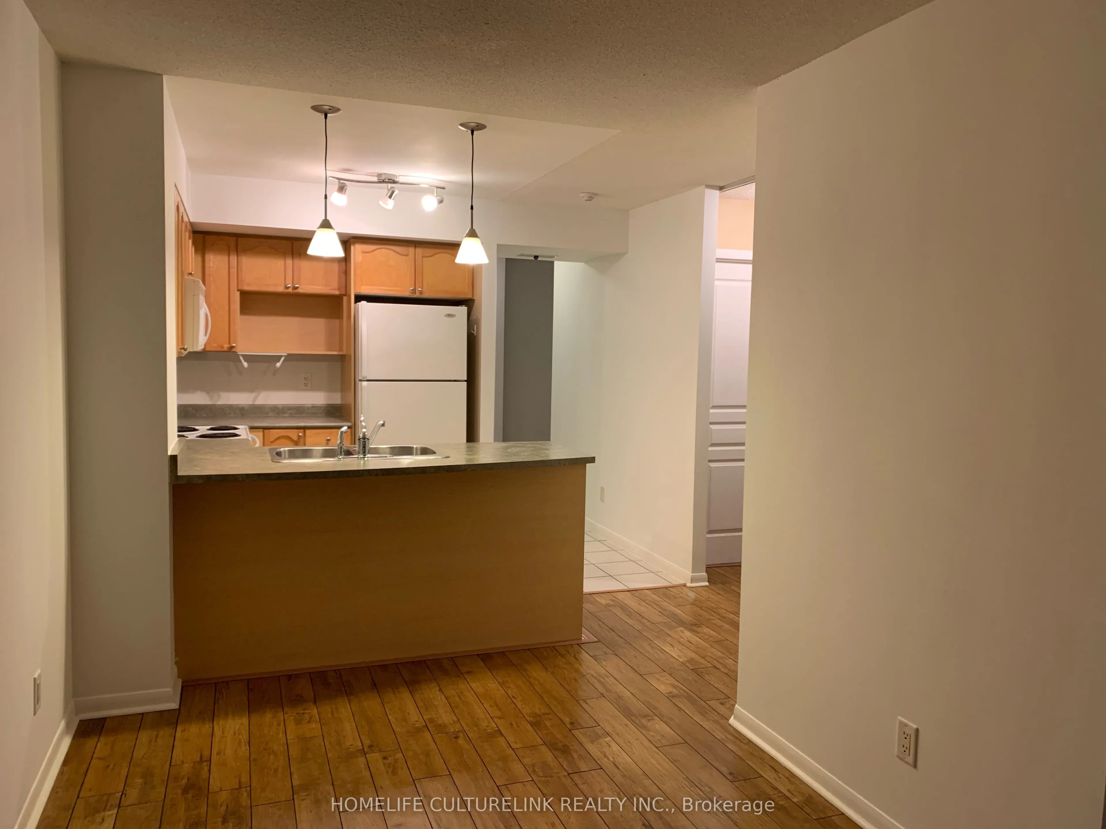 18 Yonge Street, #907