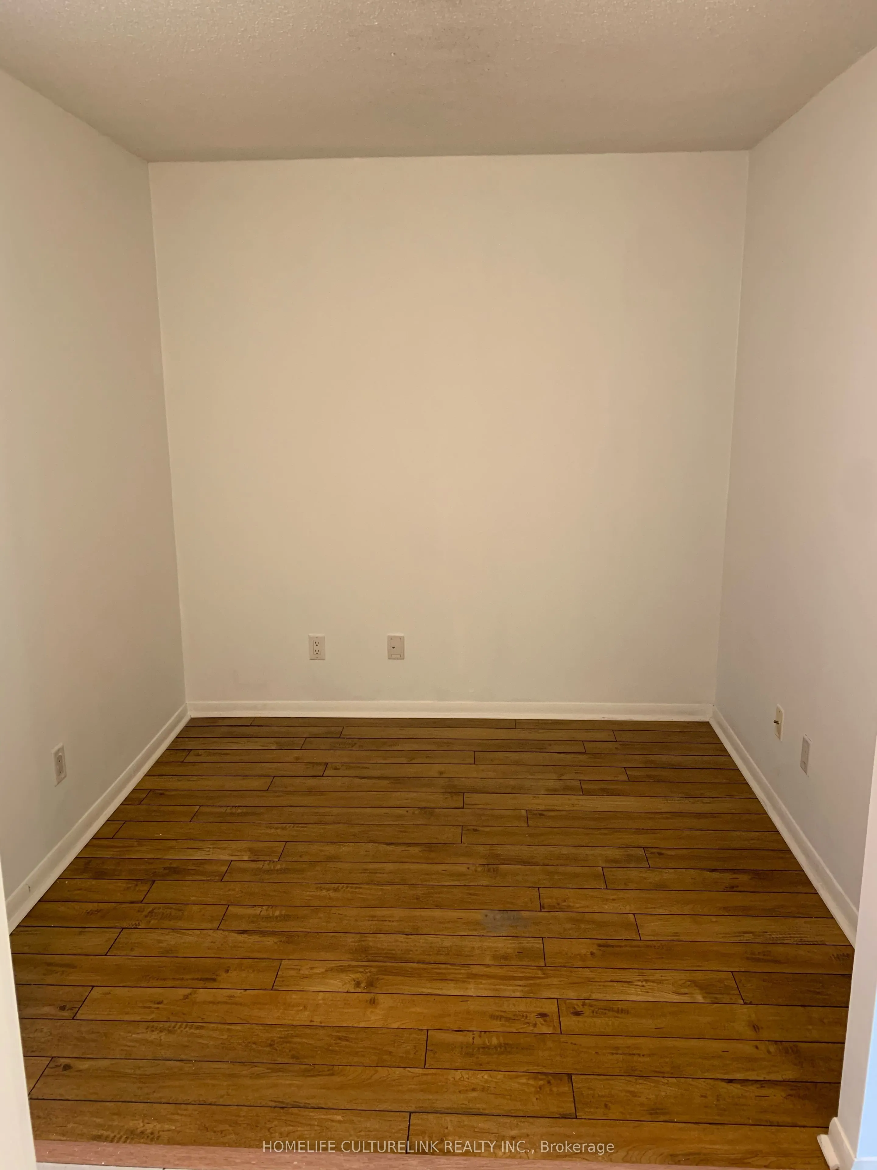 18 Yonge Street, #907