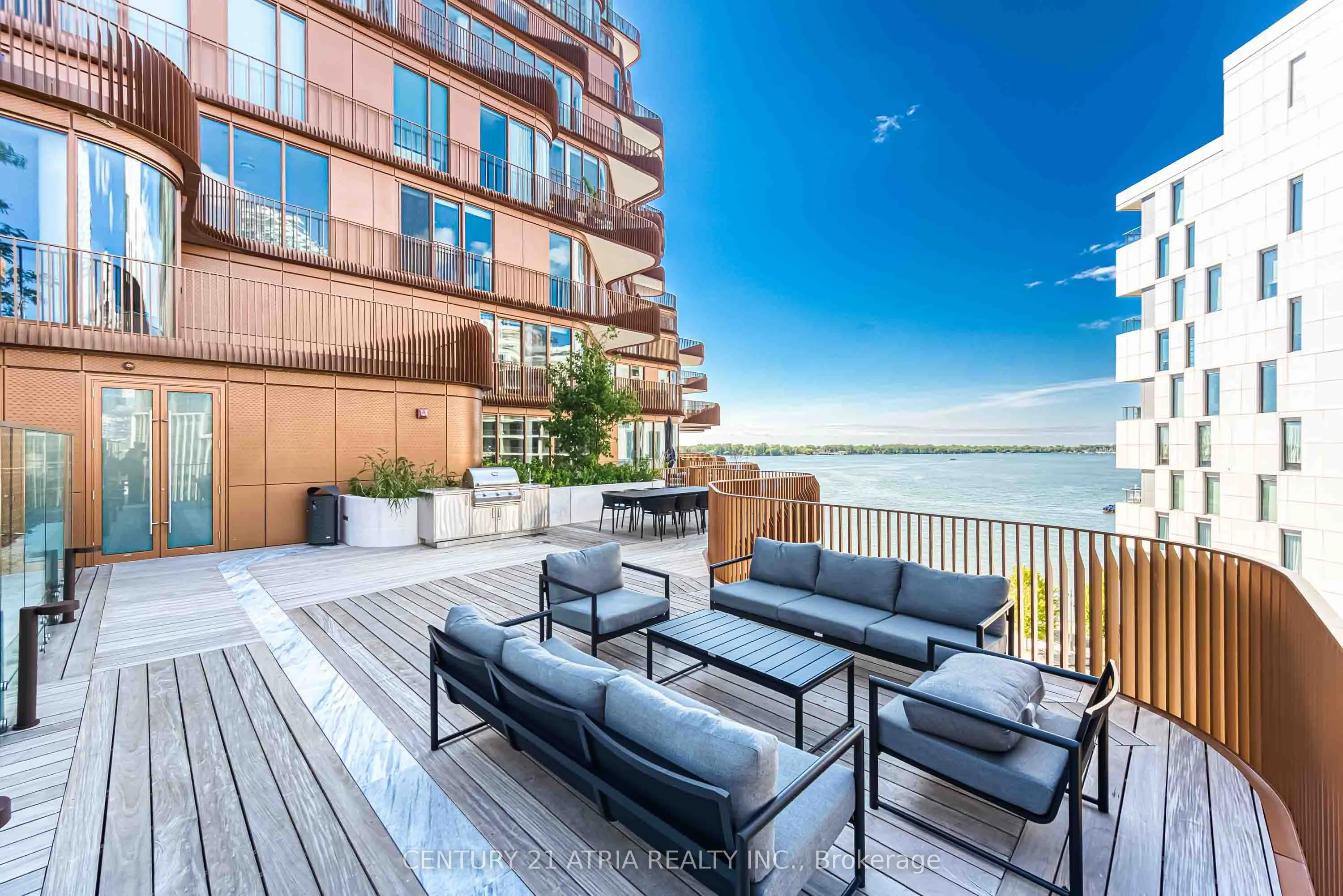 155 MERCHANTS' WHARF, #323