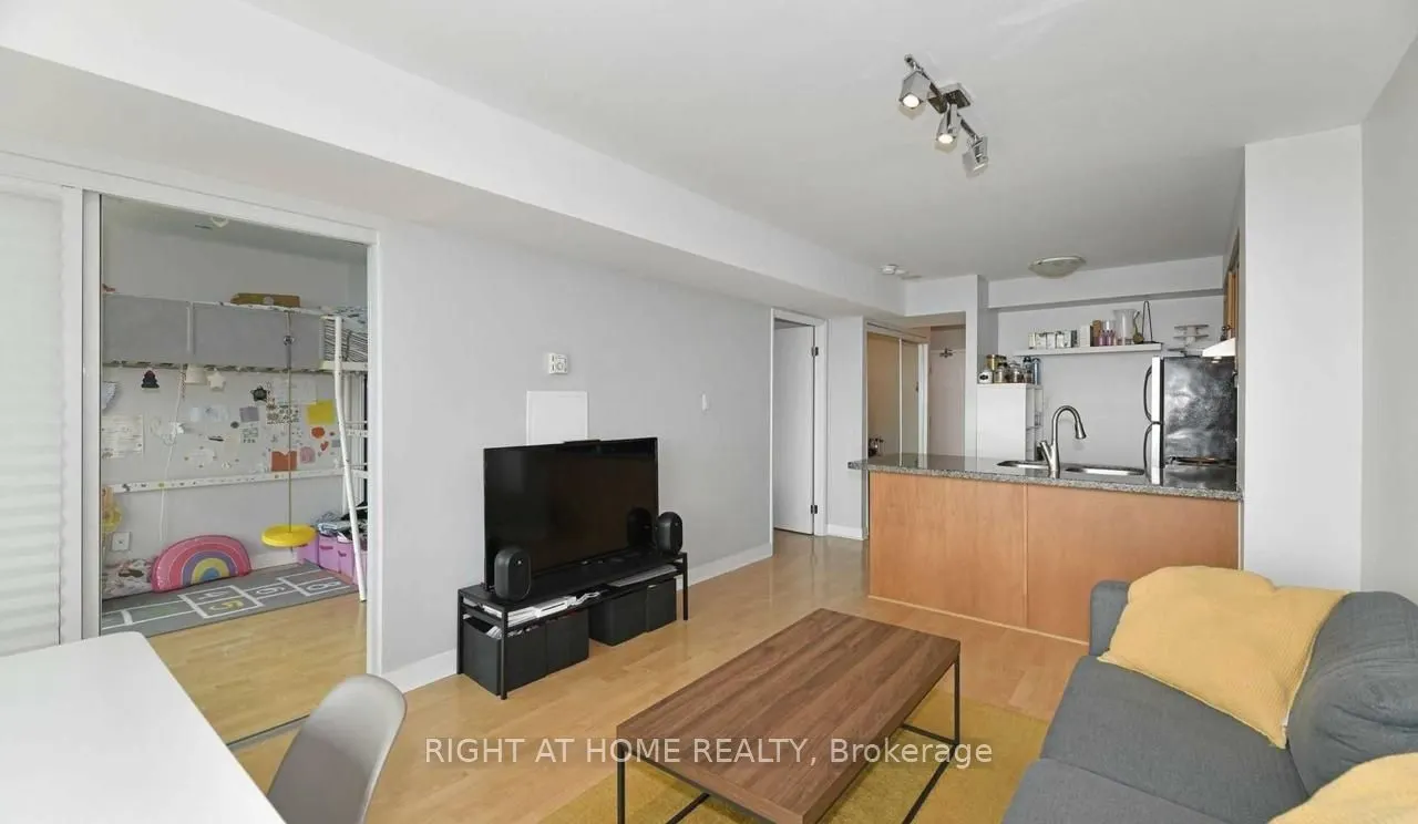 650 QUEENS Quay W, #1011