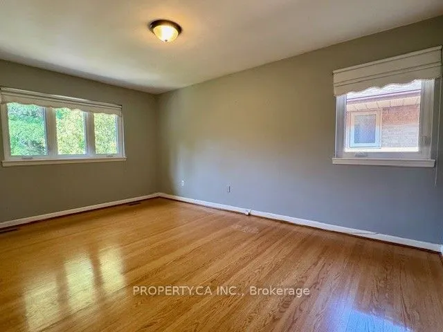 33 Pitcairn Crescent