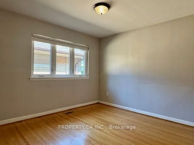 33 Pitcairn Crescent