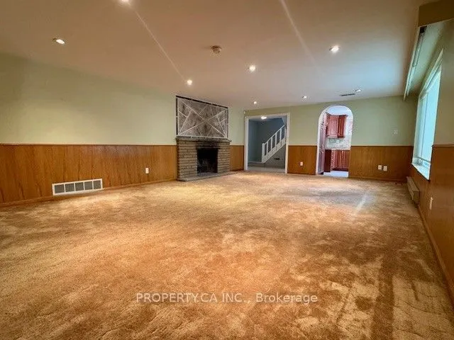 33 Pitcairn Crescent