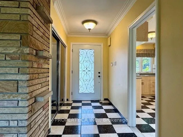 33 Pitcairn Crescent