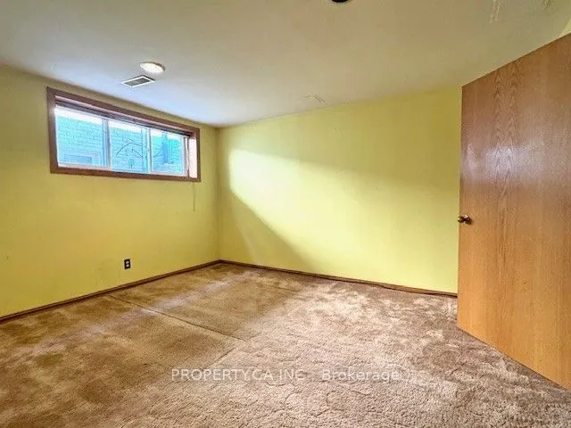 33 Pitcairn Crescent