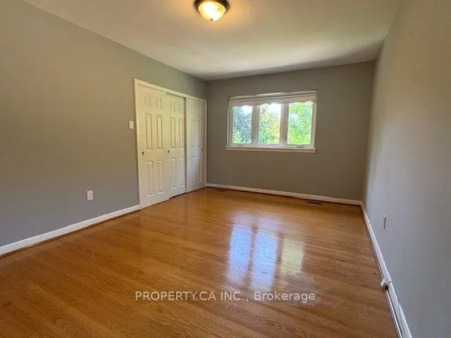 33 Pitcairn Crescent