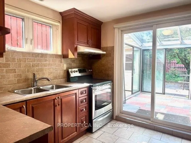 33 Pitcairn Crescent