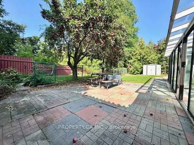 33 Pitcairn Crescent
