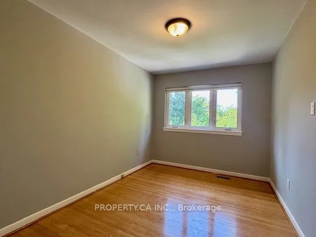33 Pitcairn Crescent